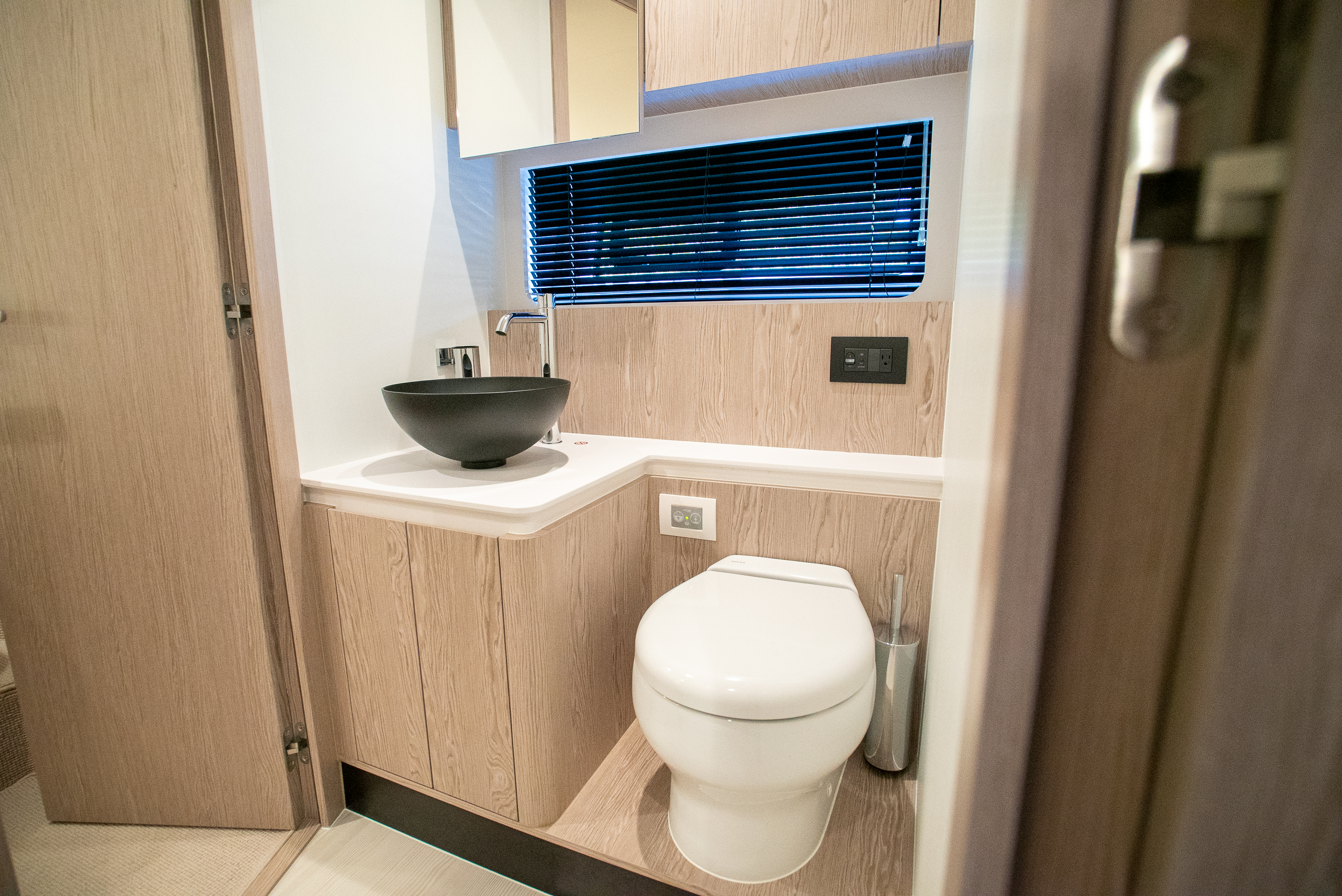 2026 Azimut Fly 53 Image Thumbnail #30