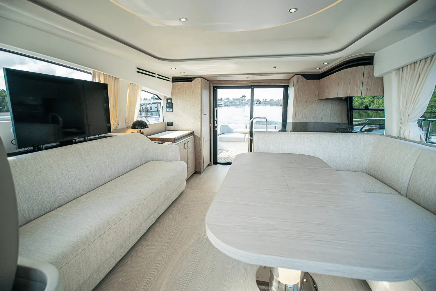 2026 Azimut Fly 53 Image Thumbnail #18