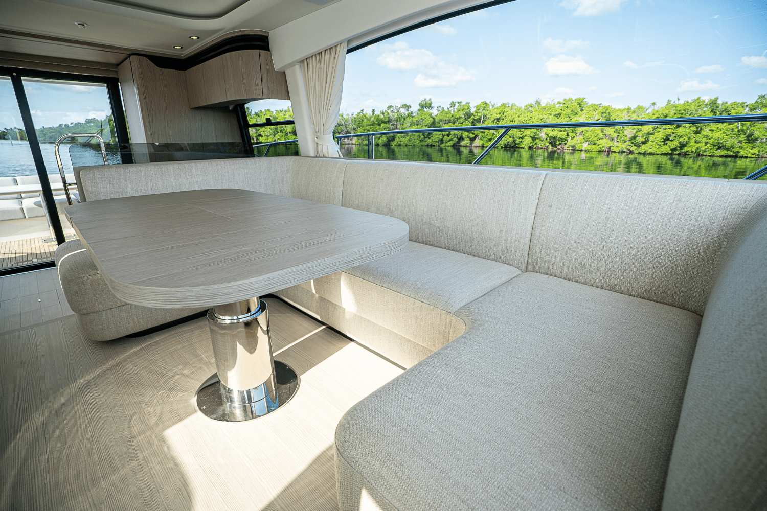 2026 Azimut Fly 53 Image Thumbnail #19