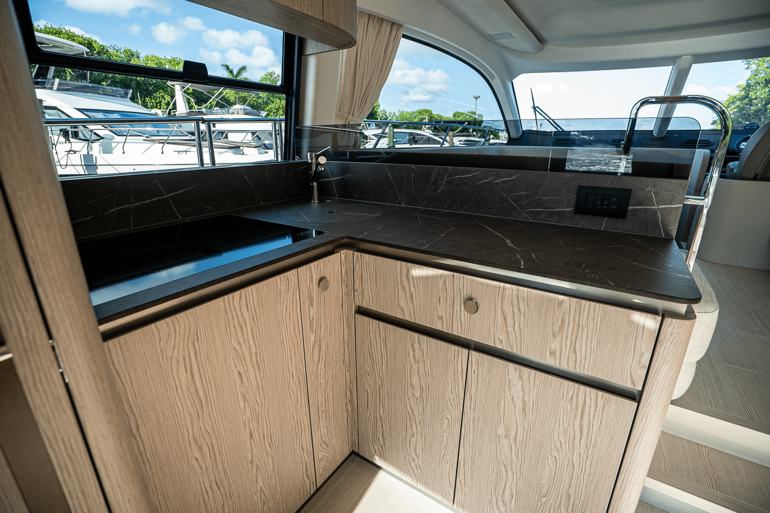 2026 Azimut Fly 53 Image Thumbnail #10