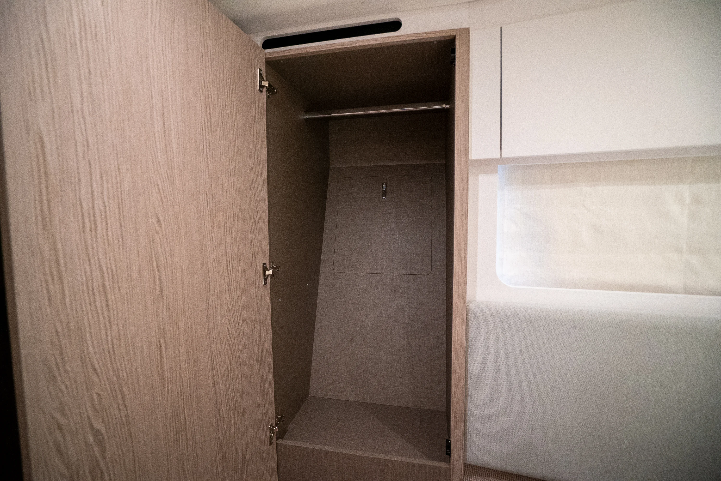 2026 Azimut Fly 53 Image Thumbnail #28