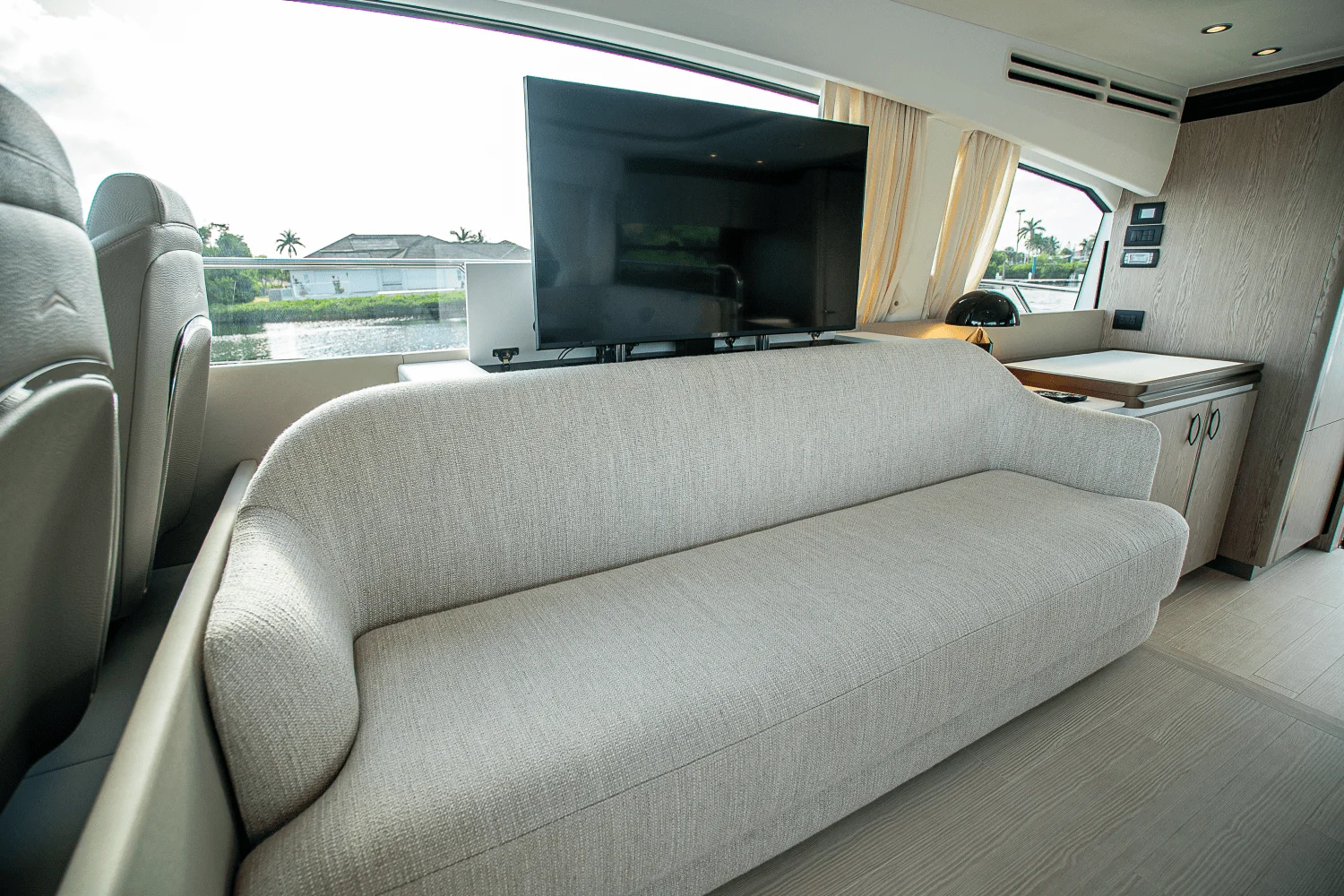 2026 Azimut Fly 53 Image Thumbnail #17