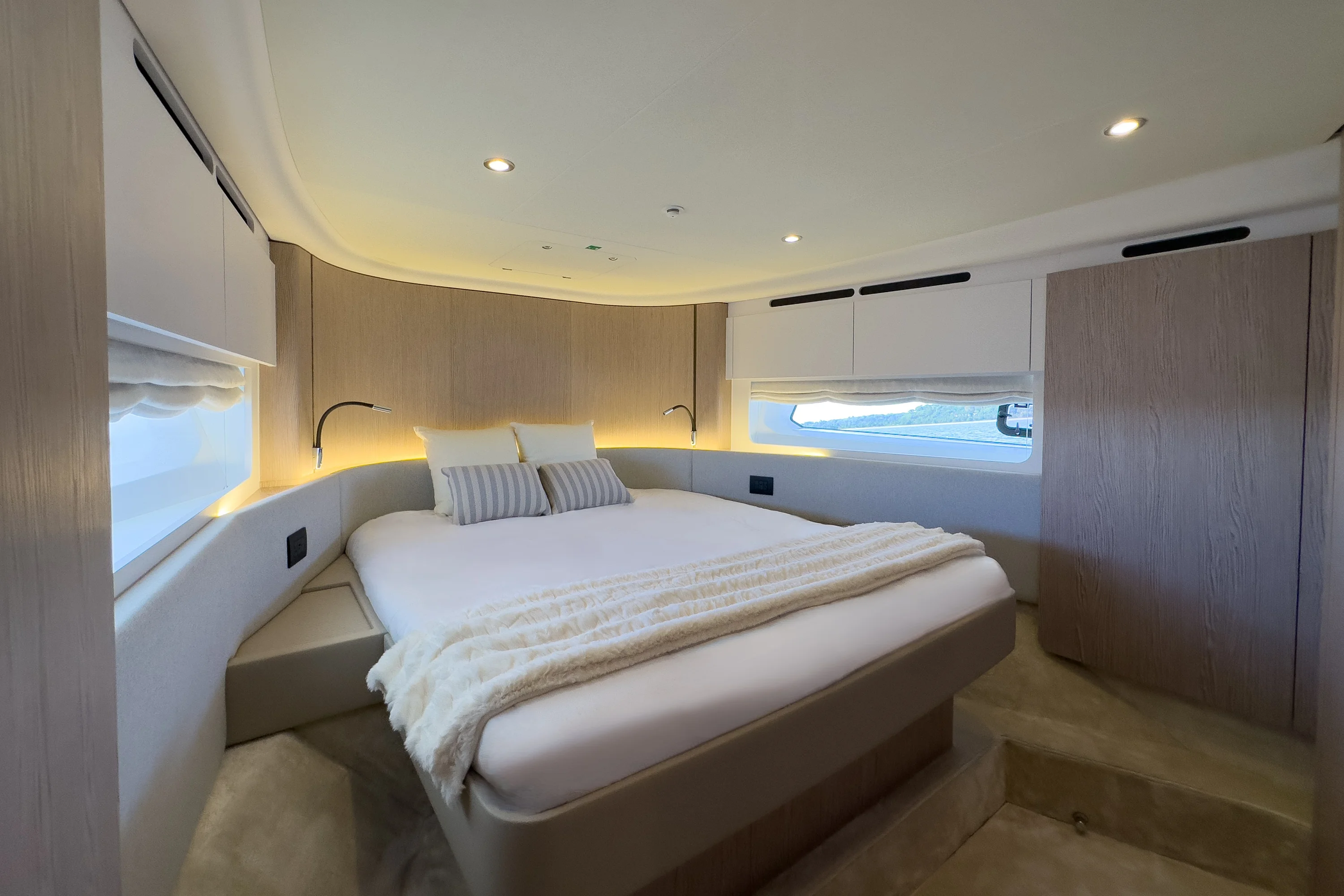 2026 Azimut Fly 53 Image Thumbnail #28