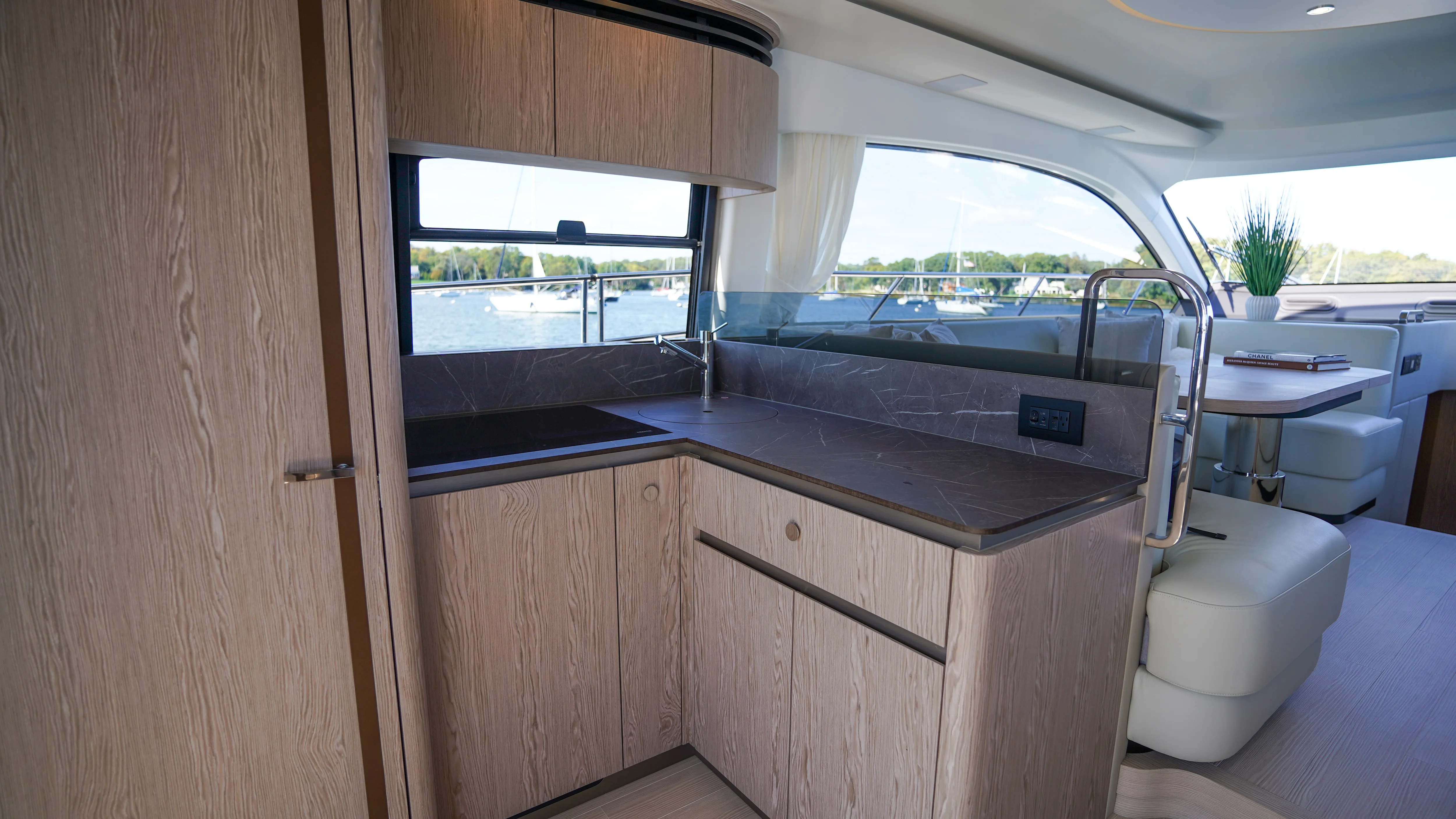 2026 Azimut Fly 53 Image Thumbnail #17