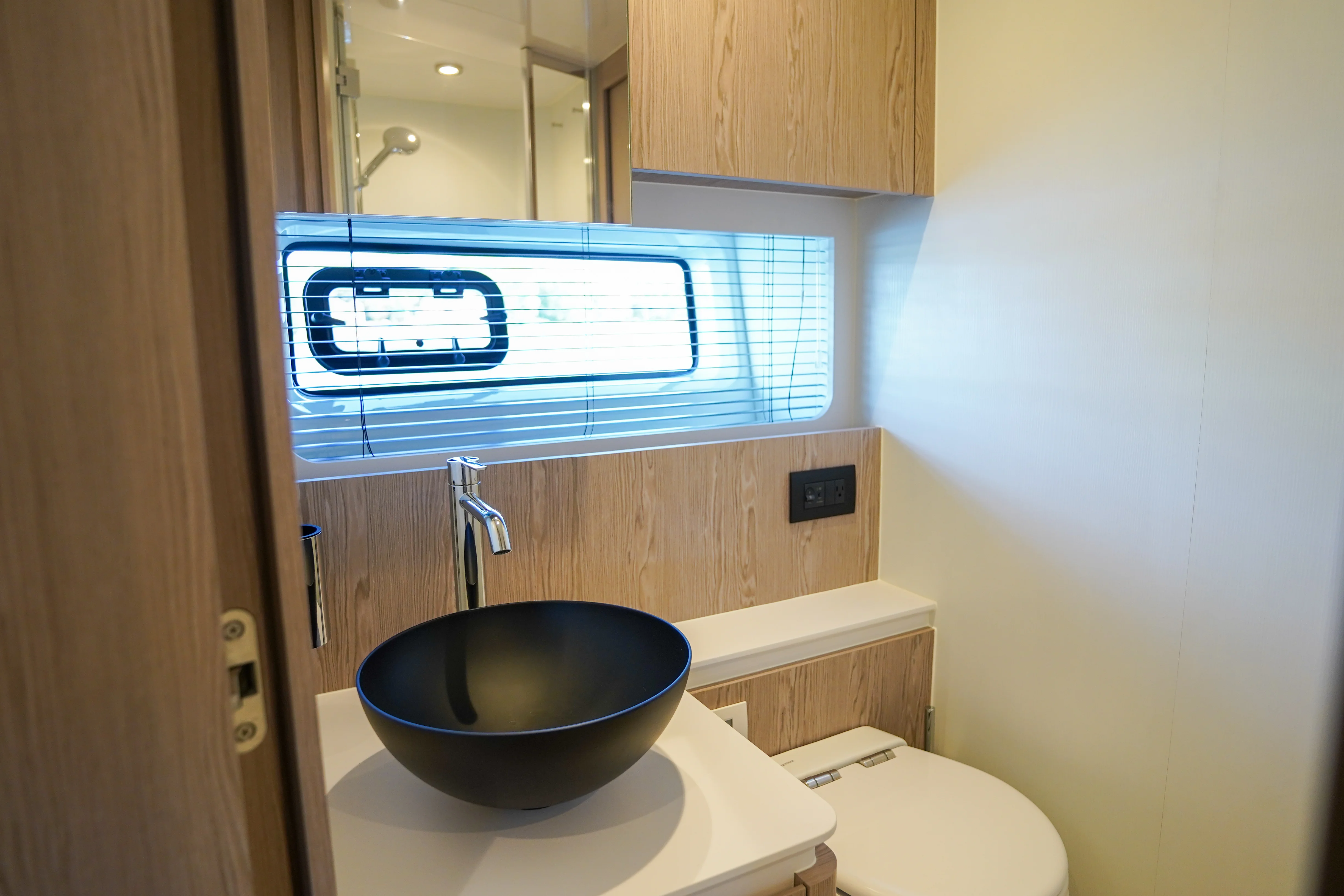 2026 Azimut Fly 53 Image Thumbnail #32