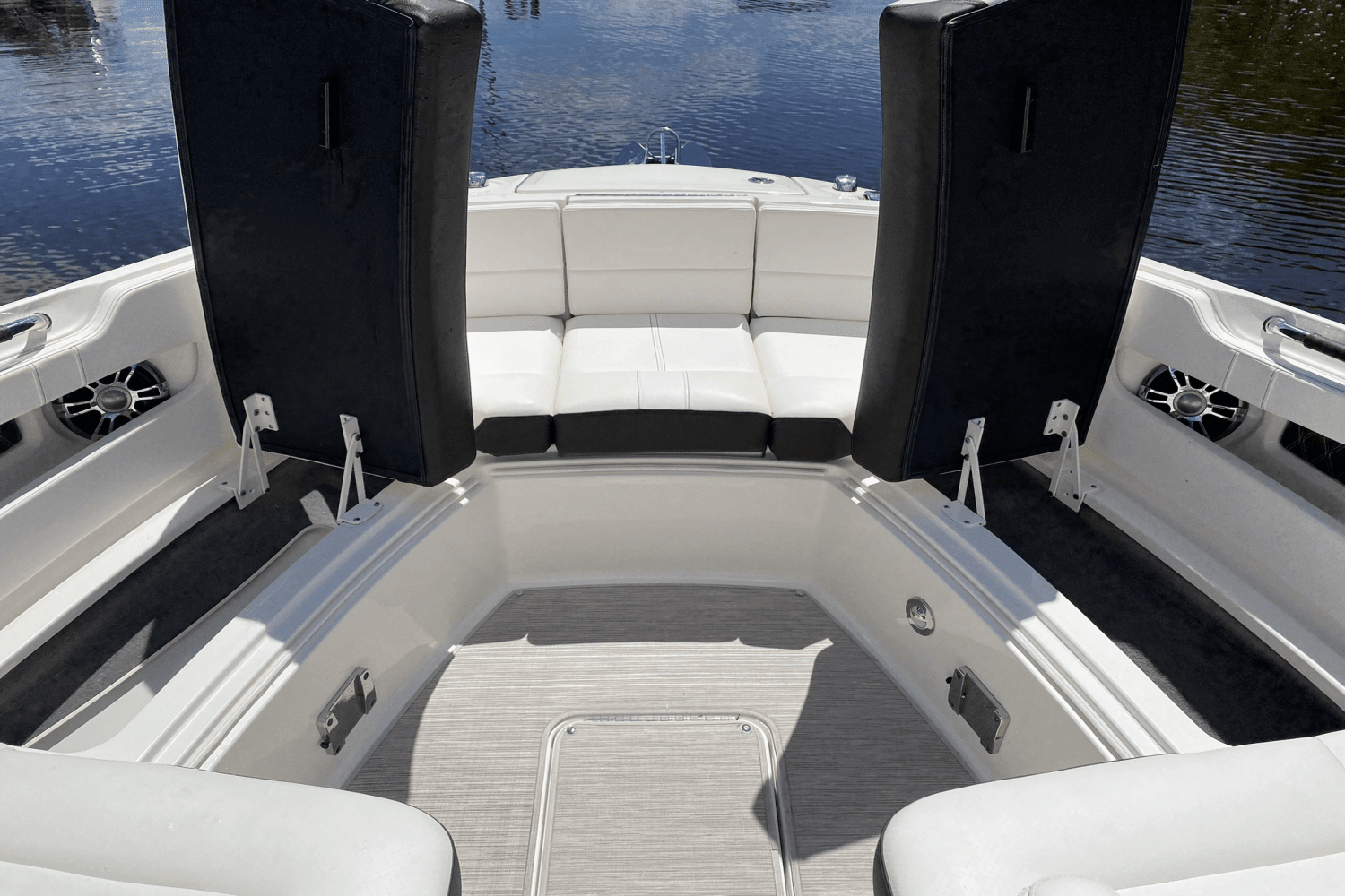 2021 Sea Ray 310 SLX Image Thumbnail #14