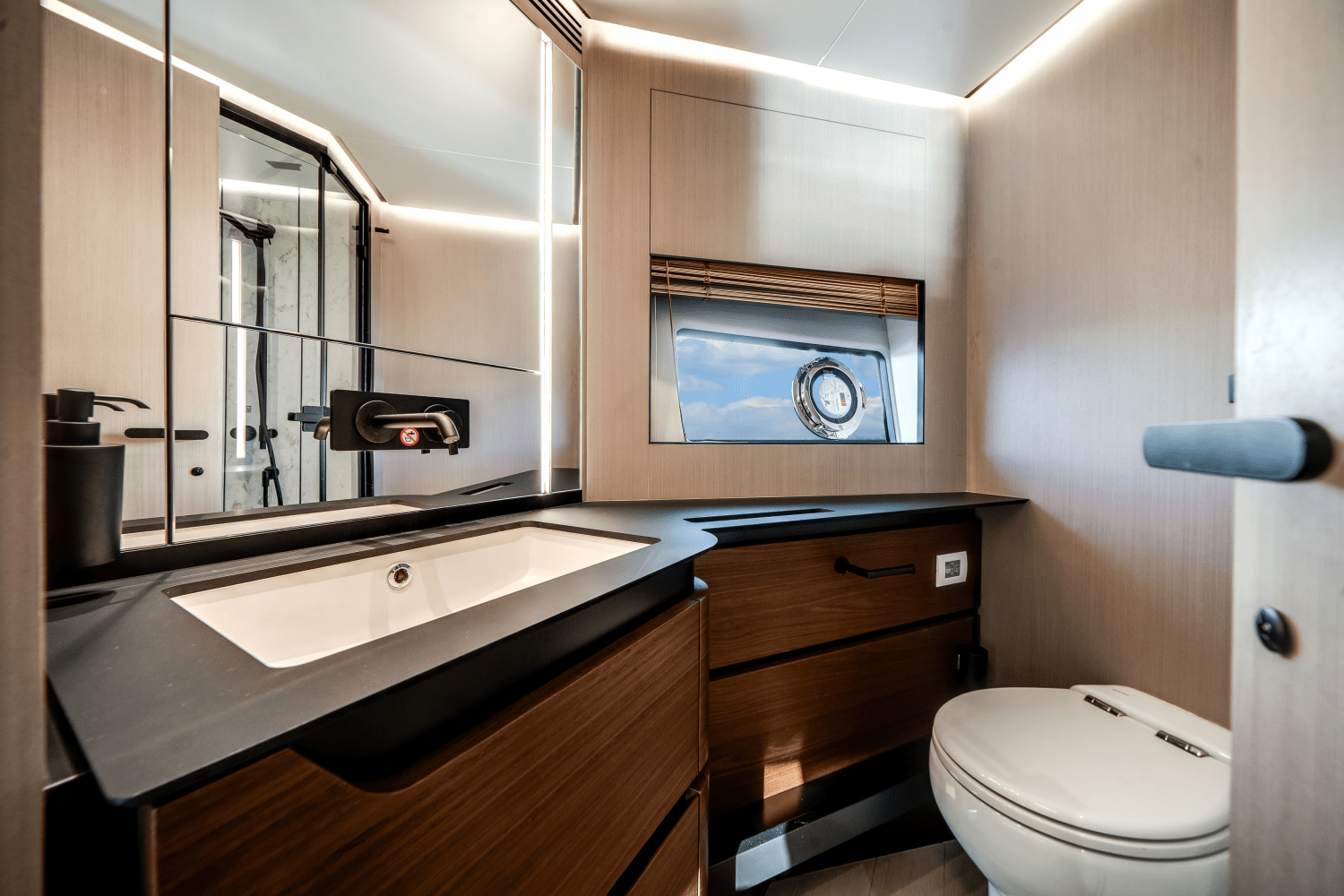 2026 Azimut S8 Image Thumbnail #8