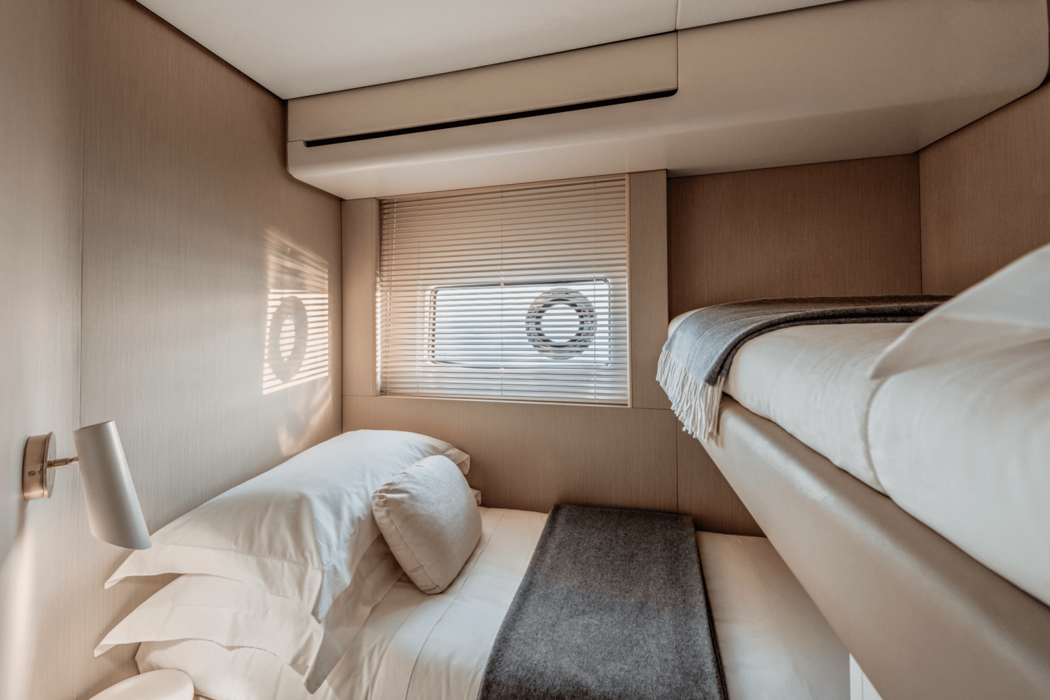 2026 Azimut Fly 63 Image Thumbnail #37