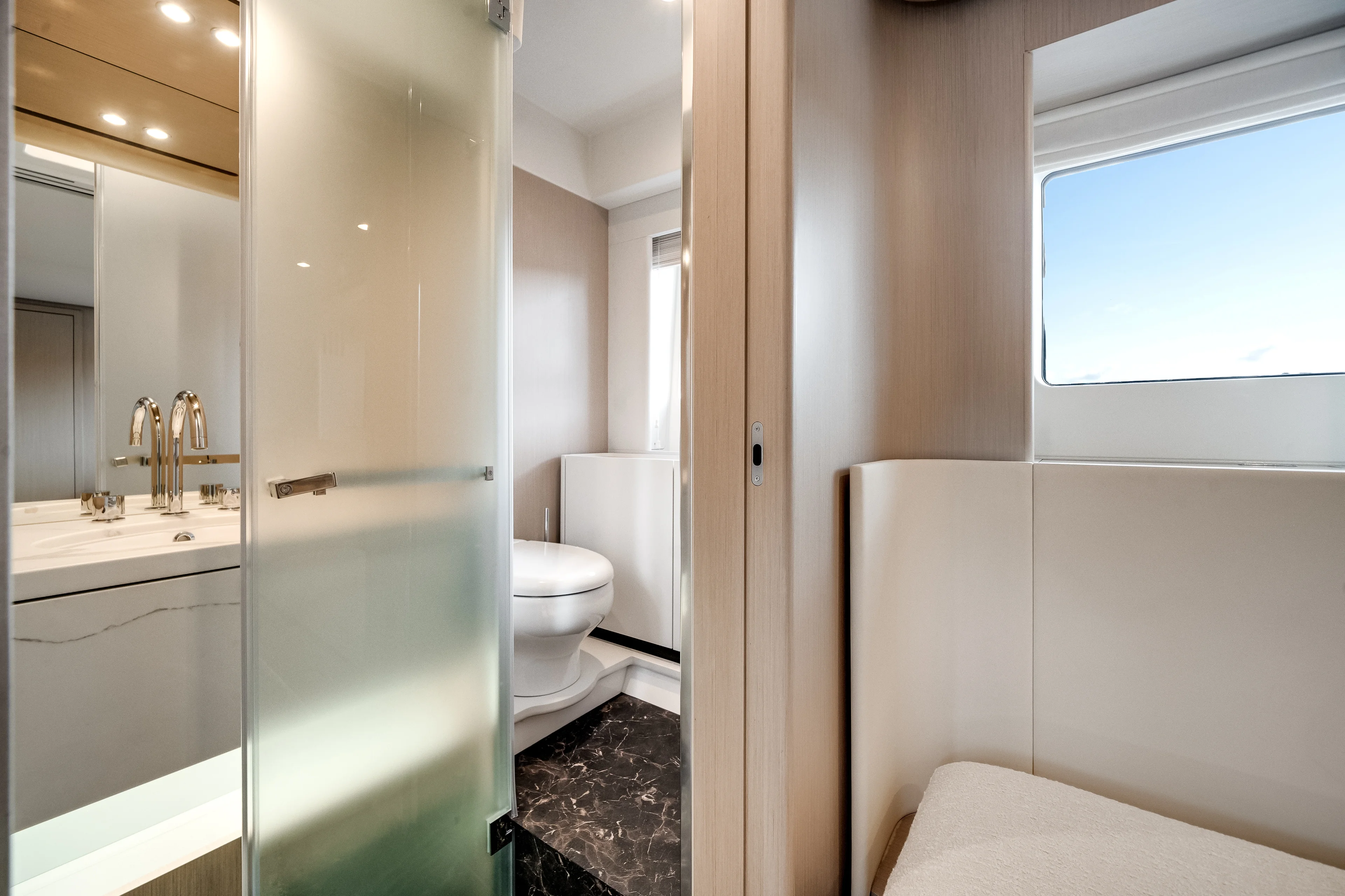 2026 Azimut Fly 68 Image Thumbnail #52