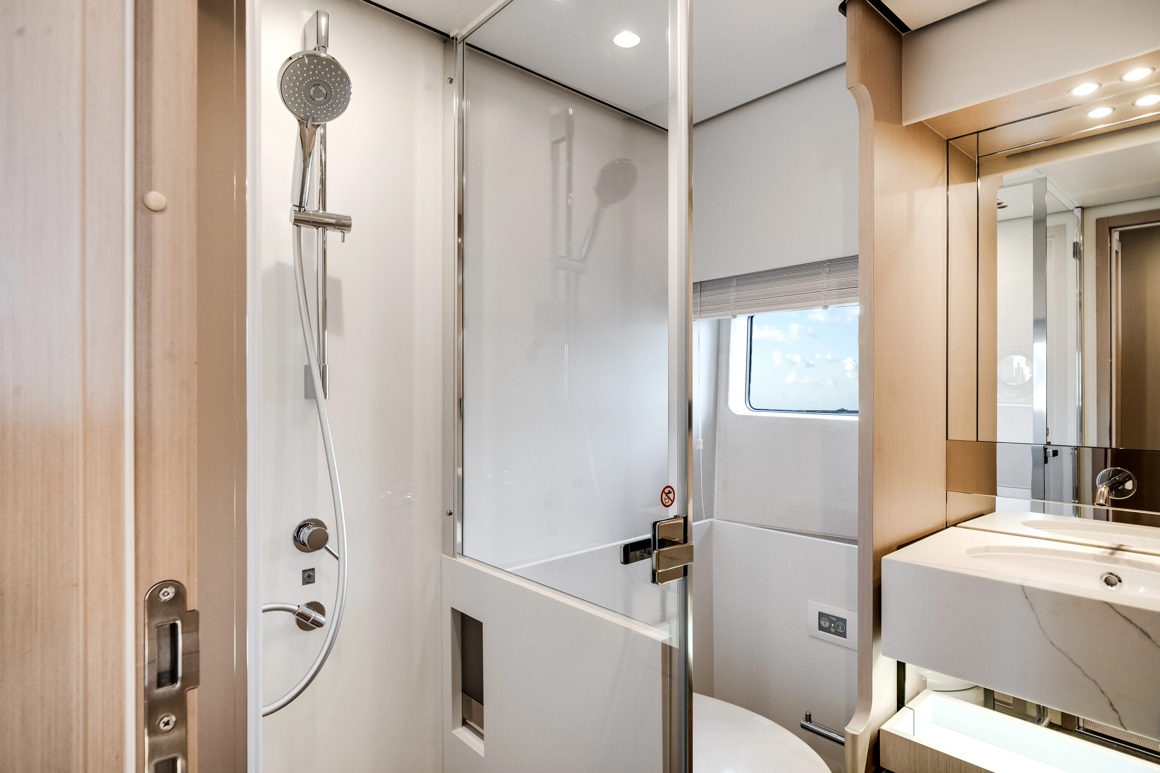 2026 Azimut Fly 68 Image Thumbnail #65