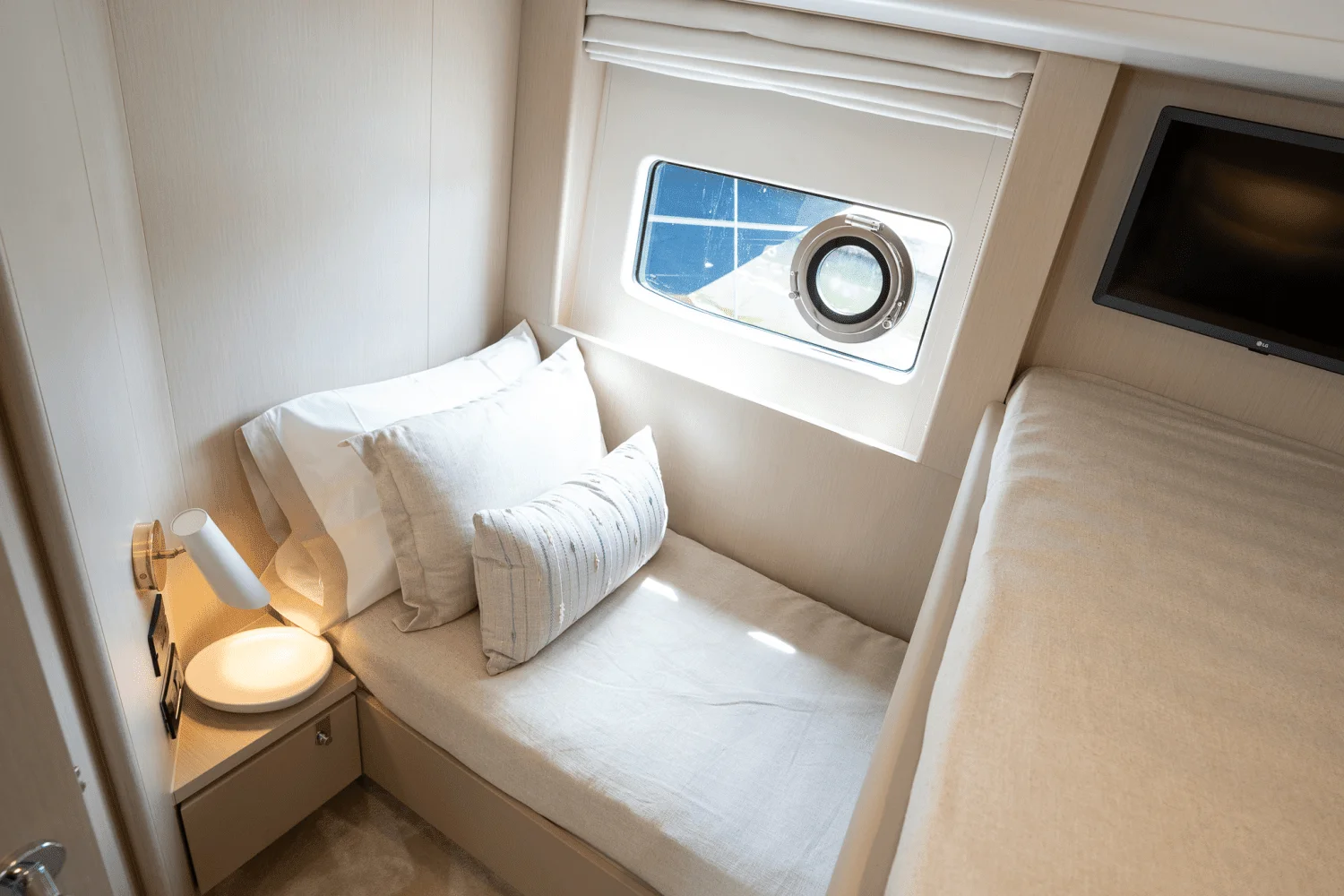 2026 Azimut Fly 68 Image Thumbnail #39