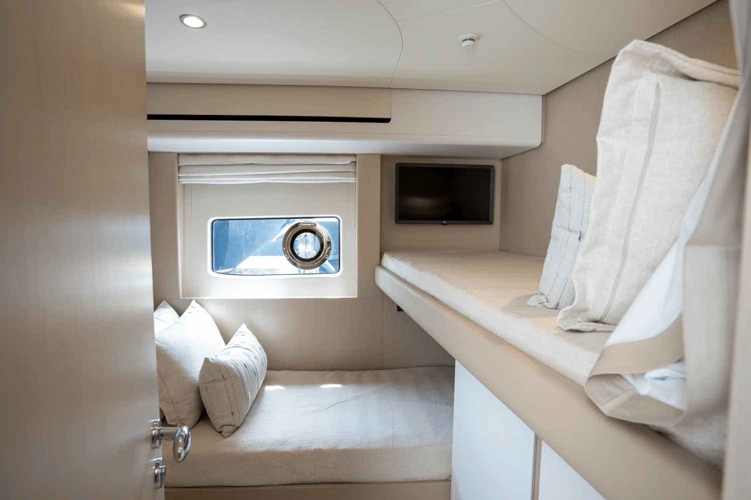 2026 Azimut Fly 68 Image Thumbnail #37