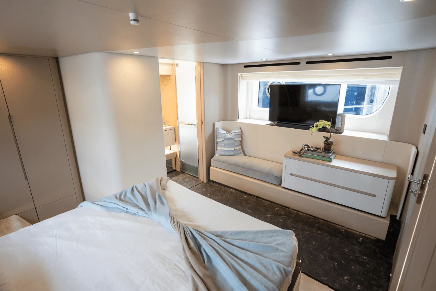 2026 Azimut Fly 68 Image Thumbnail #43