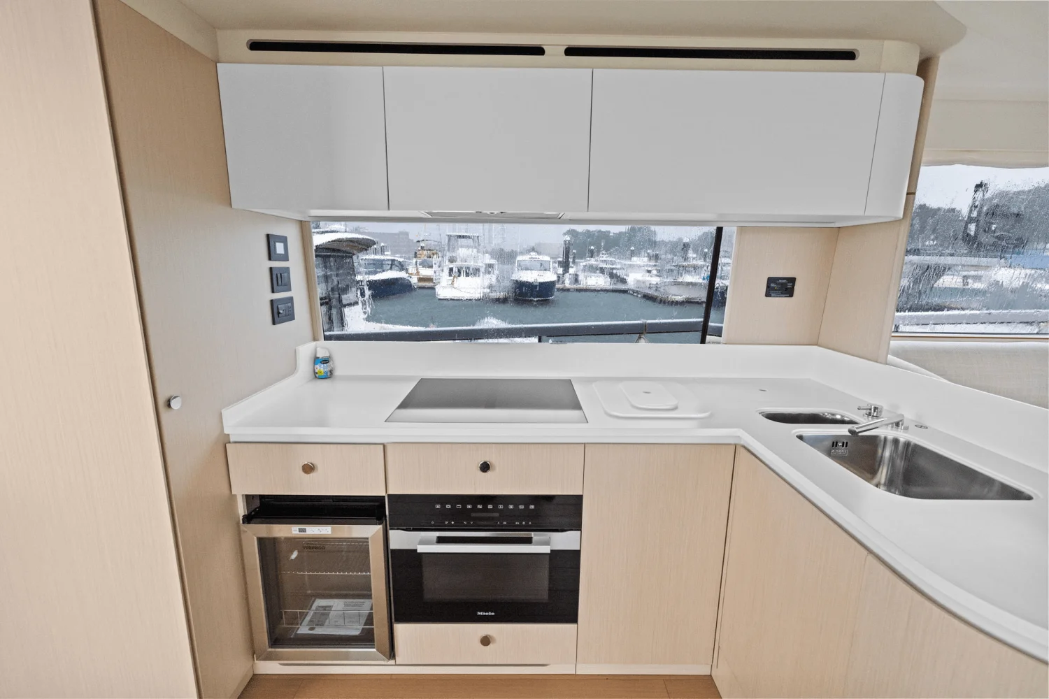 2026 Azimut Fly 68 Image Thumbnail #15