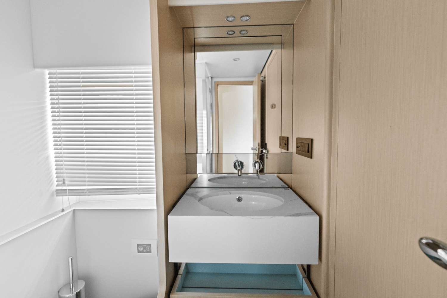 2026 Azimut Fly 68 Image Thumbnail #40