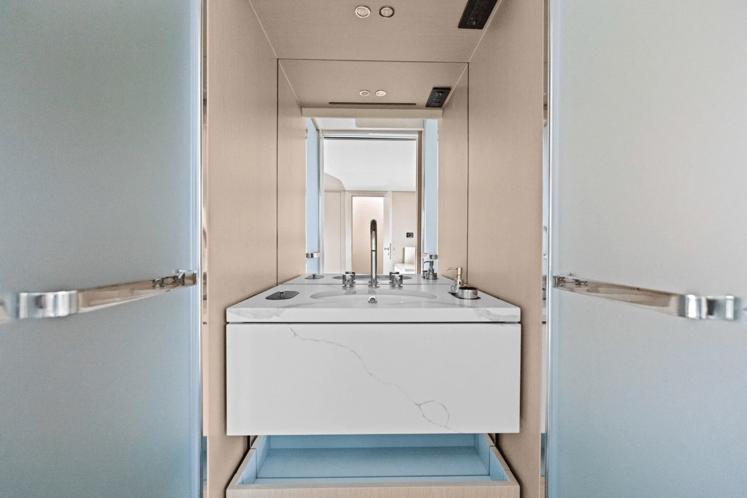 2026 Azimut Fly 68 Image Thumbnail #45