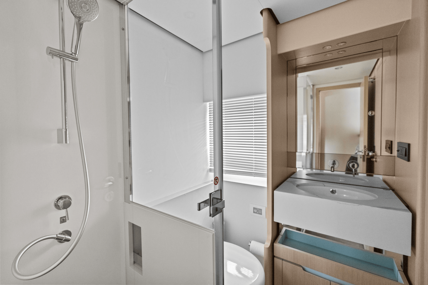 2026 Azimut Fly 68 Image Thumbnail #39