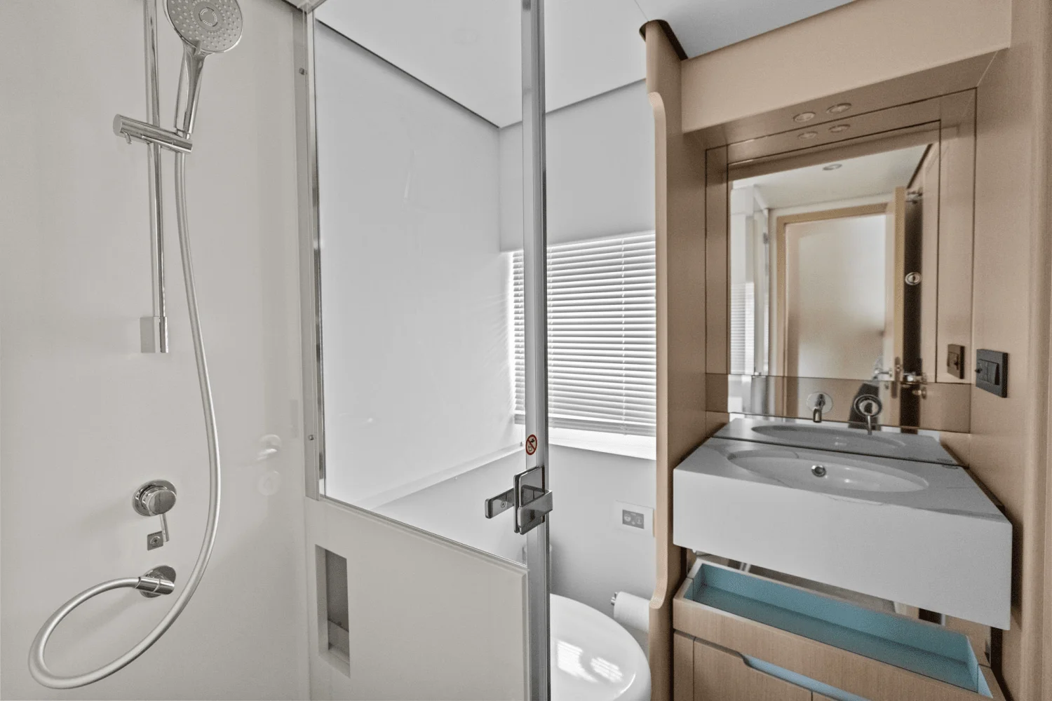 2026 Azimut Fly 68 Image Thumbnail #35