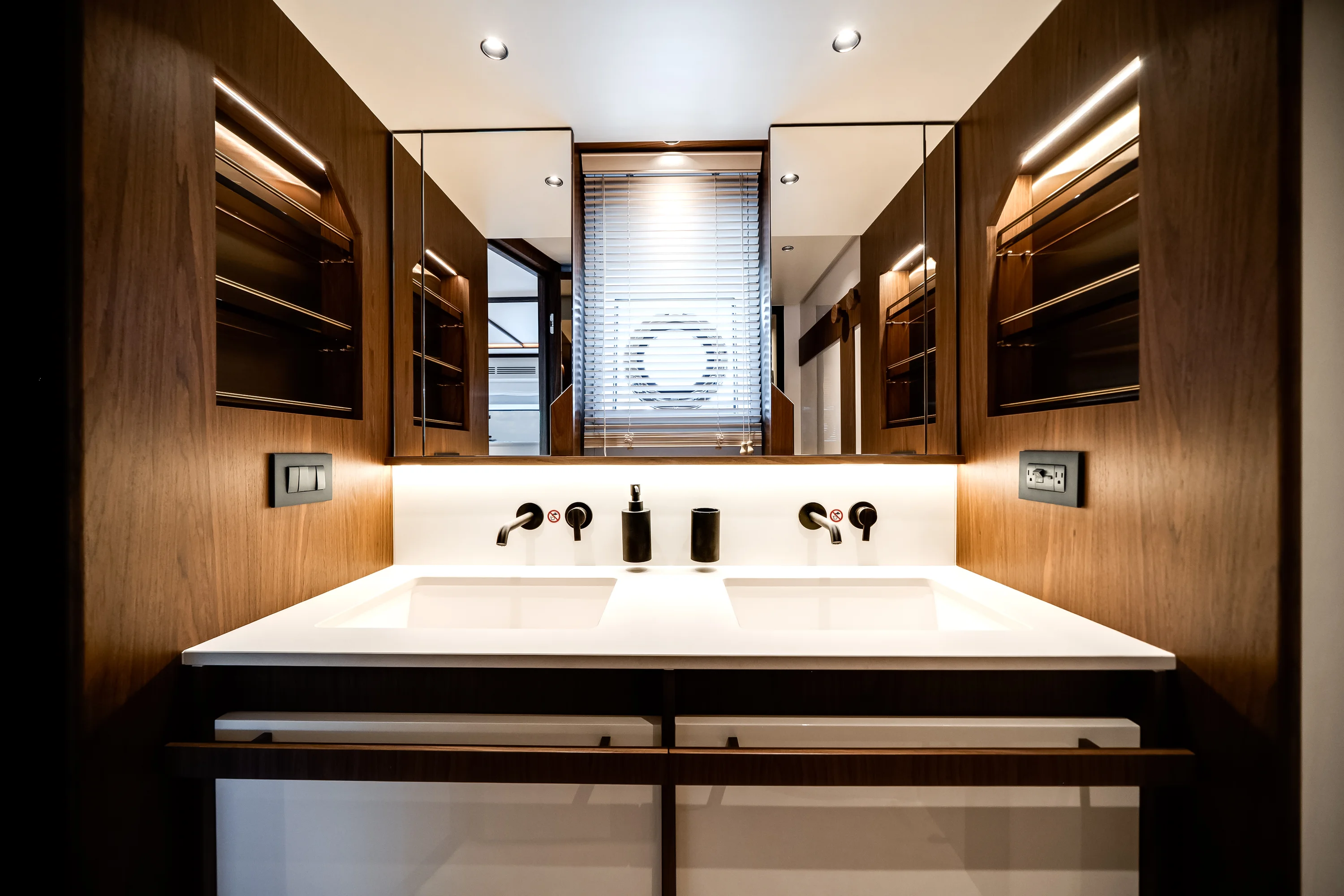 2026 Azimut
                                                             Fly 72 Image Thumbnail #25