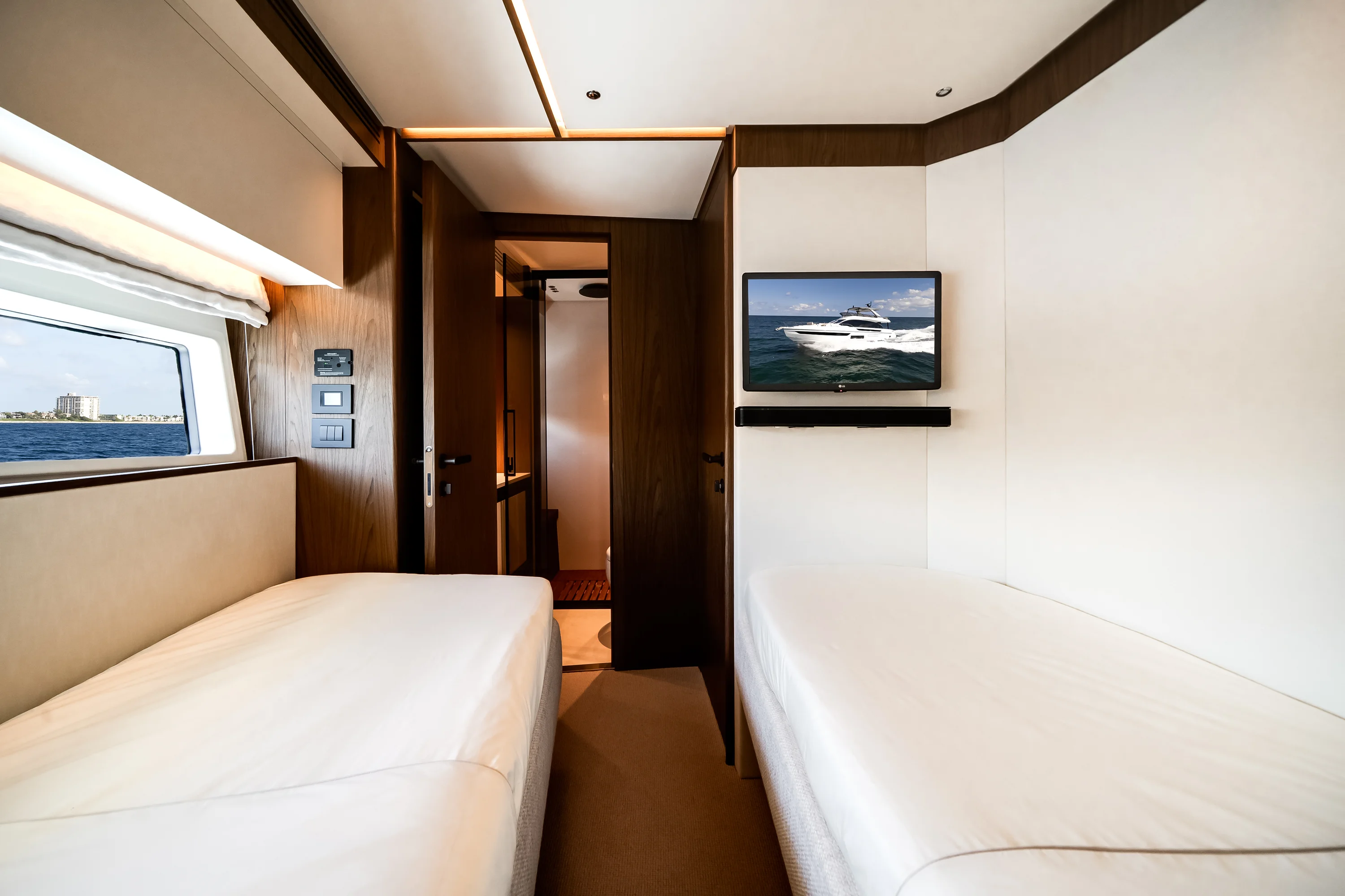 2026 Azimut
                                                             Fly 72 Image Thumbnail #17