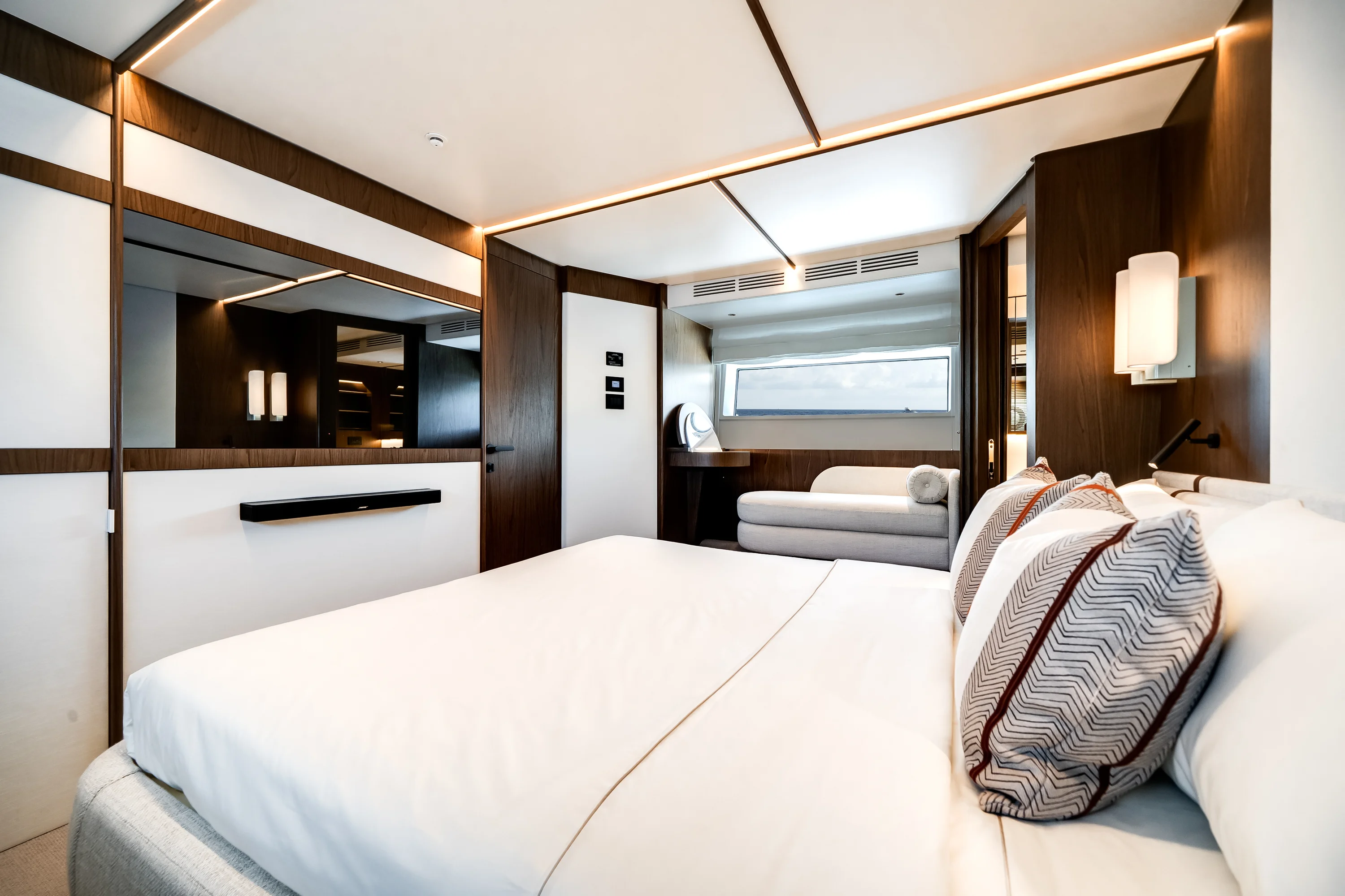 2026 Azimut
                                                             Fly 72 Image Thumbnail #22
