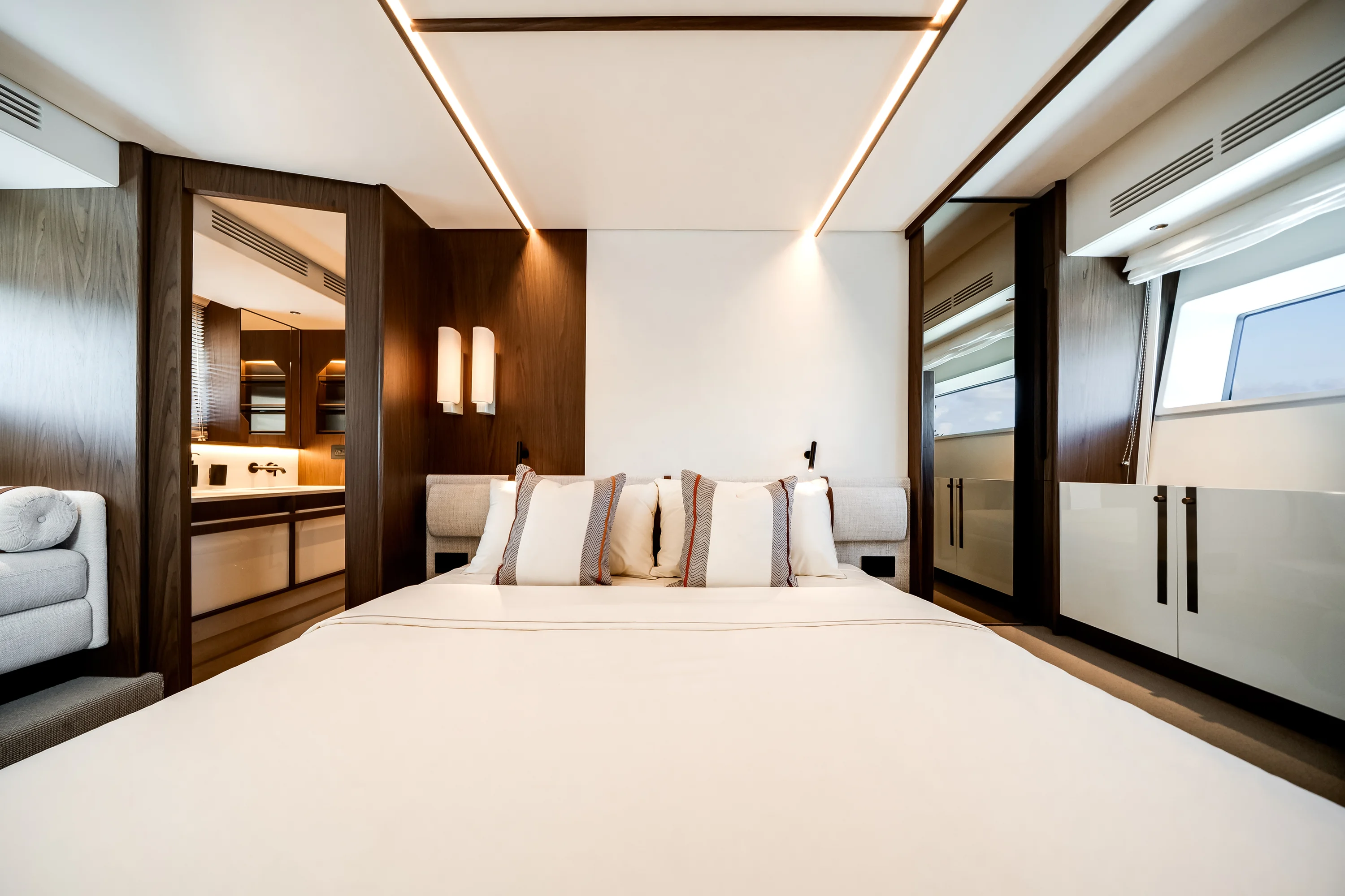 2026 Azimut
                                                             Fly 72 Image Thumbnail #19