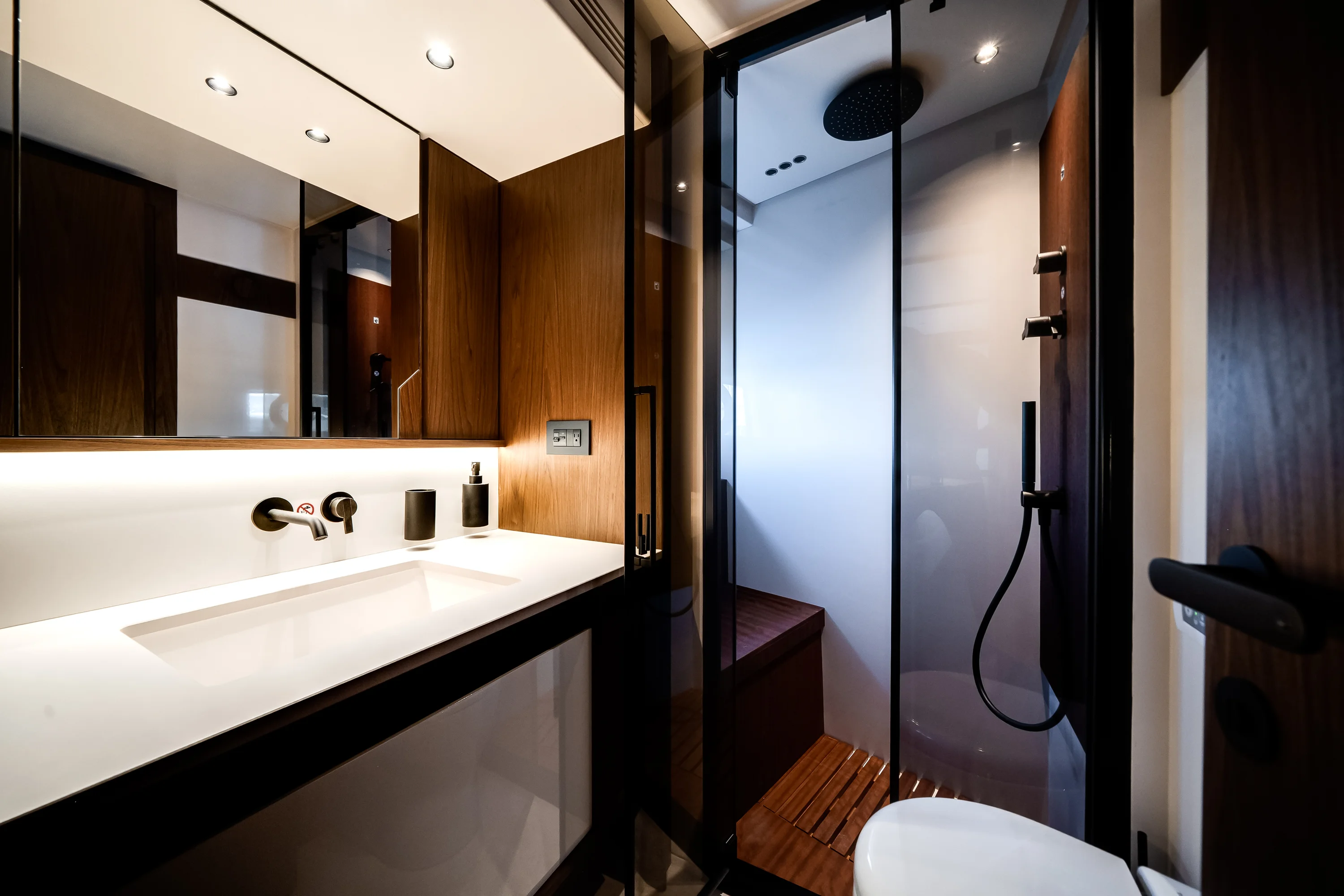 2026 Azimut
                                                             Fly 72 Image Thumbnail #15