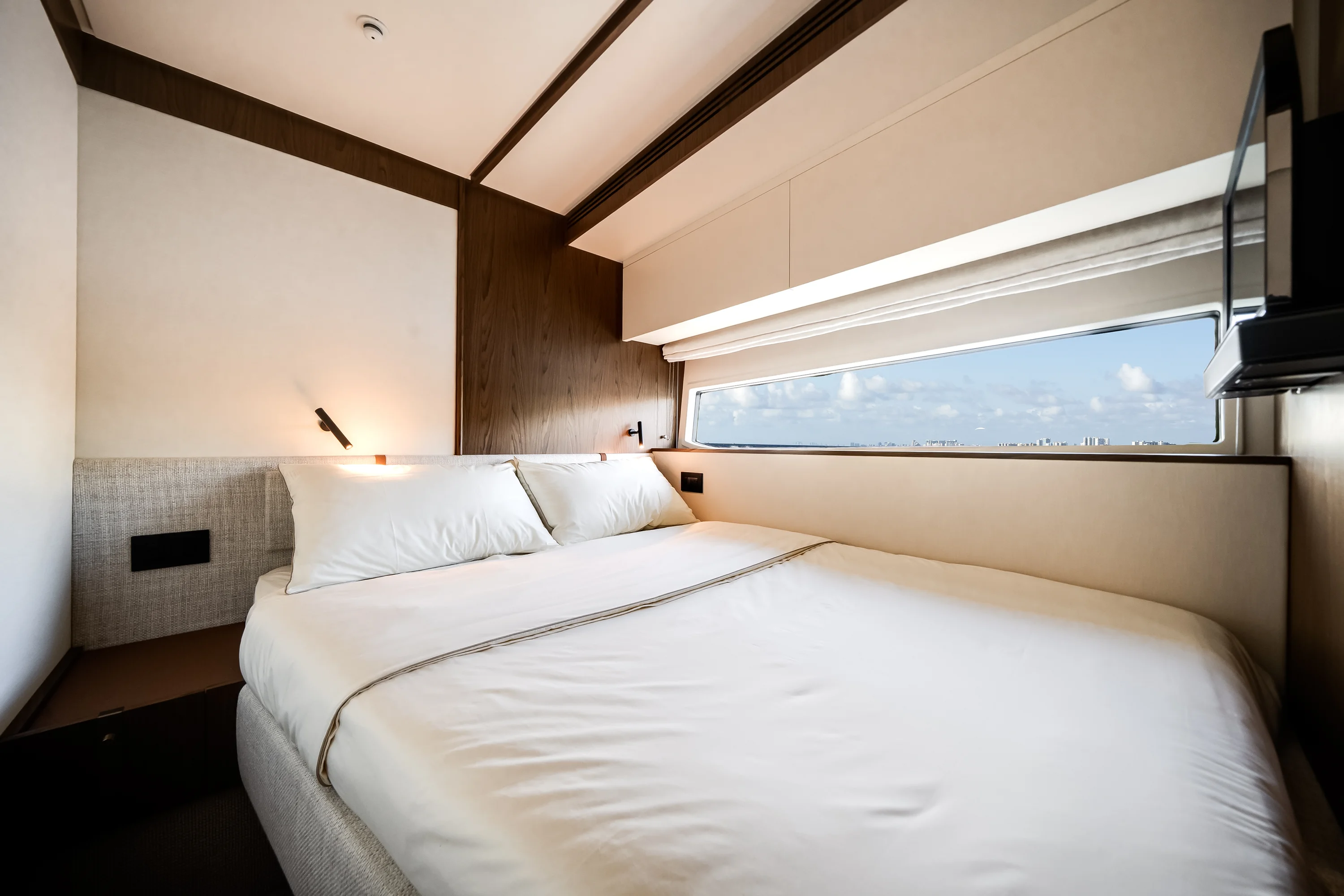 2026 Azimut
                                                             Fly 72 Image Thumbnail #13