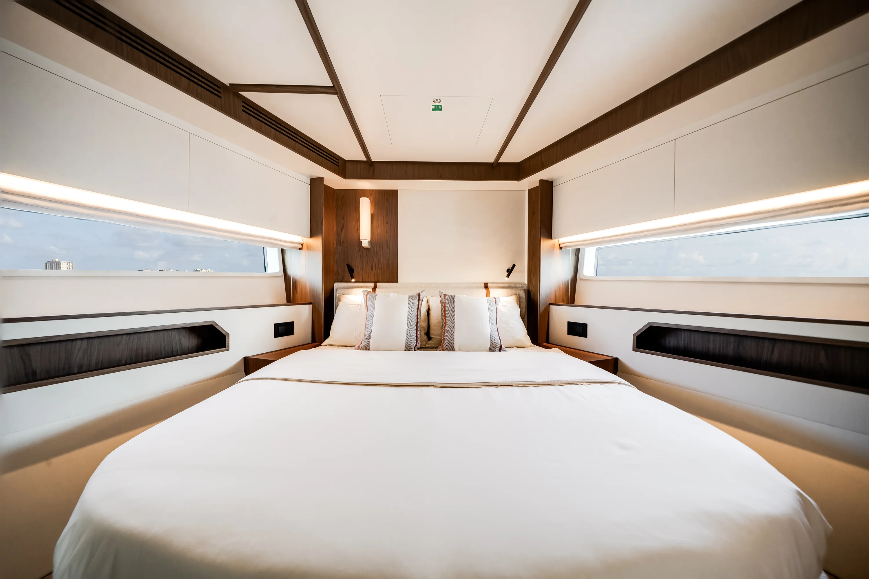 2026 Azimut
                                                             Fly 72 Image Thumbnail #9