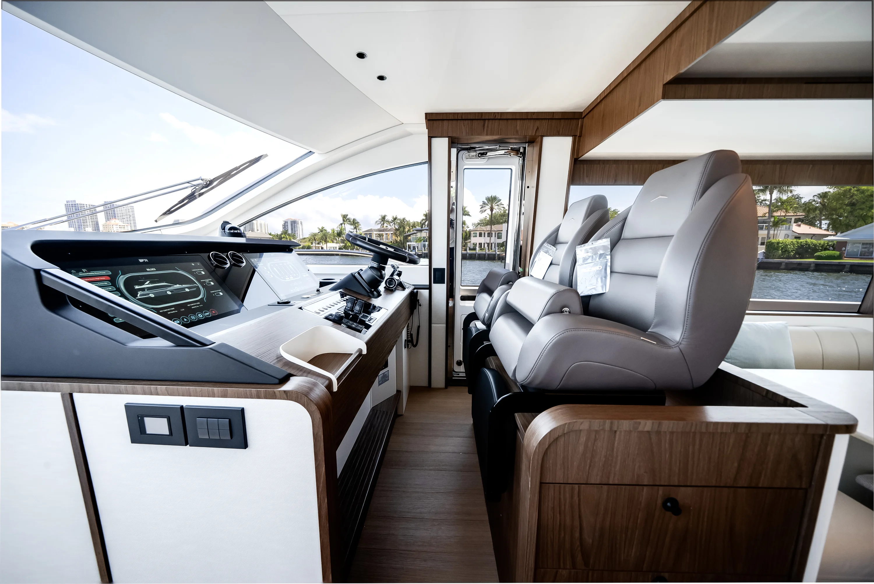 2026 Azimut
                                                             Fly 72 Image Thumbnail #37