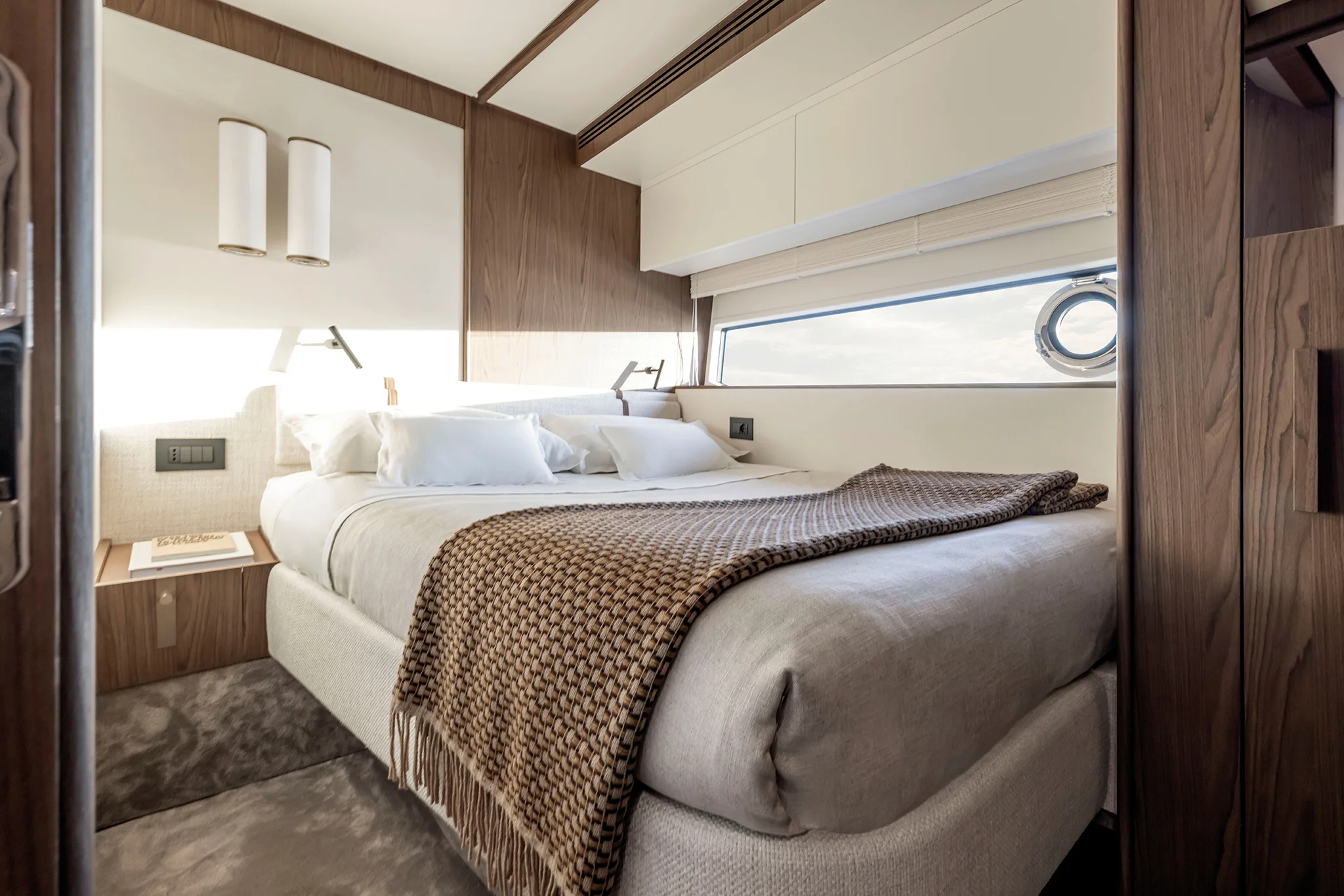 2026 Azimut Fly 72 Image Thumbnail #43