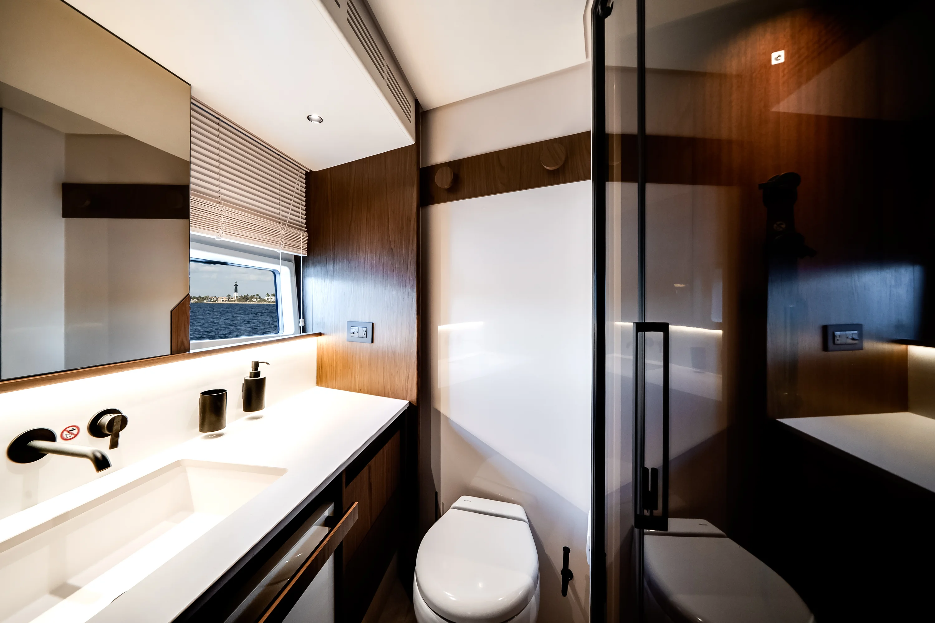2026 Azimut
                                                             Fly 72 Image Thumbnail #12