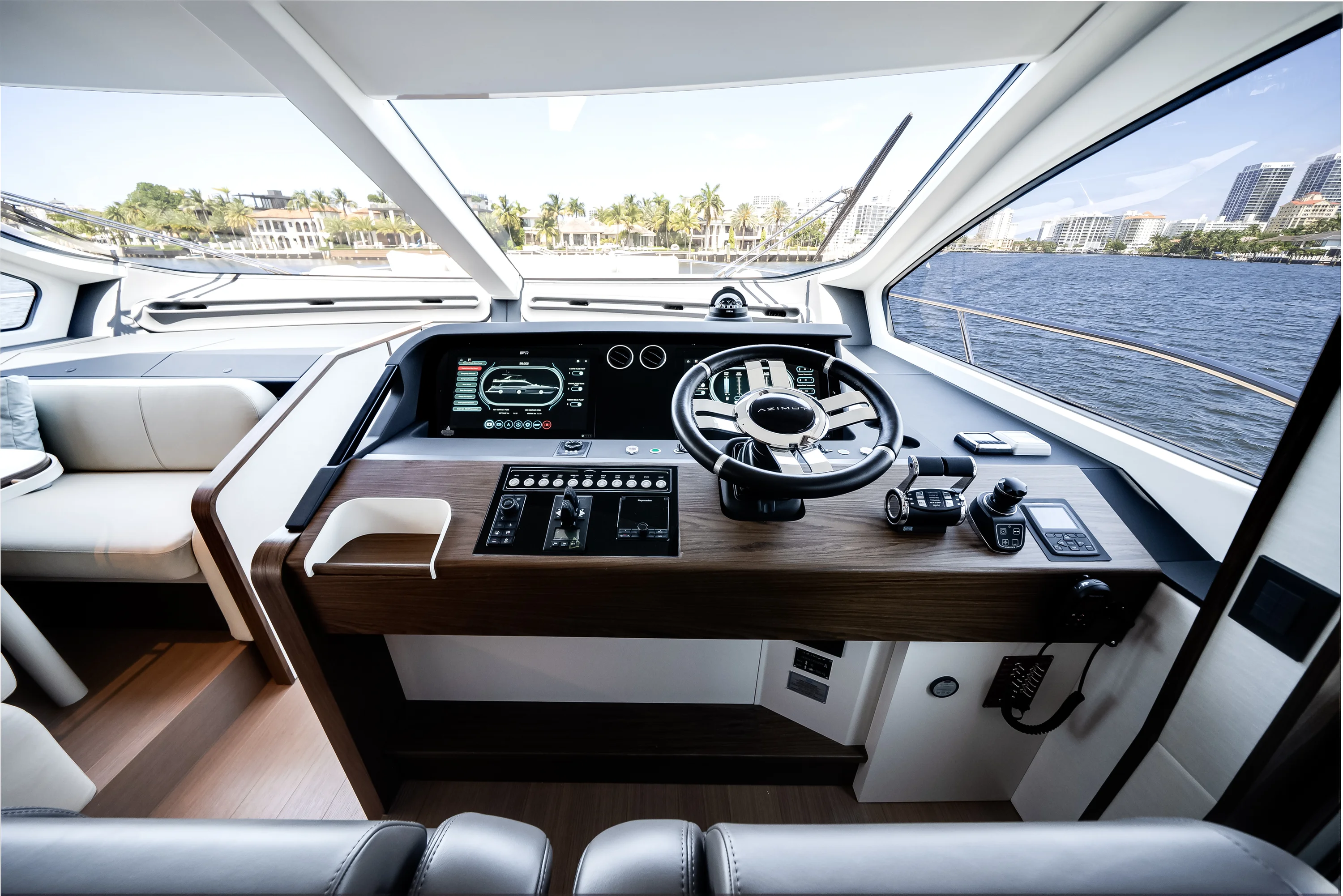 2026 Azimut
                                                             Fly 72 Image Thumbnail #38