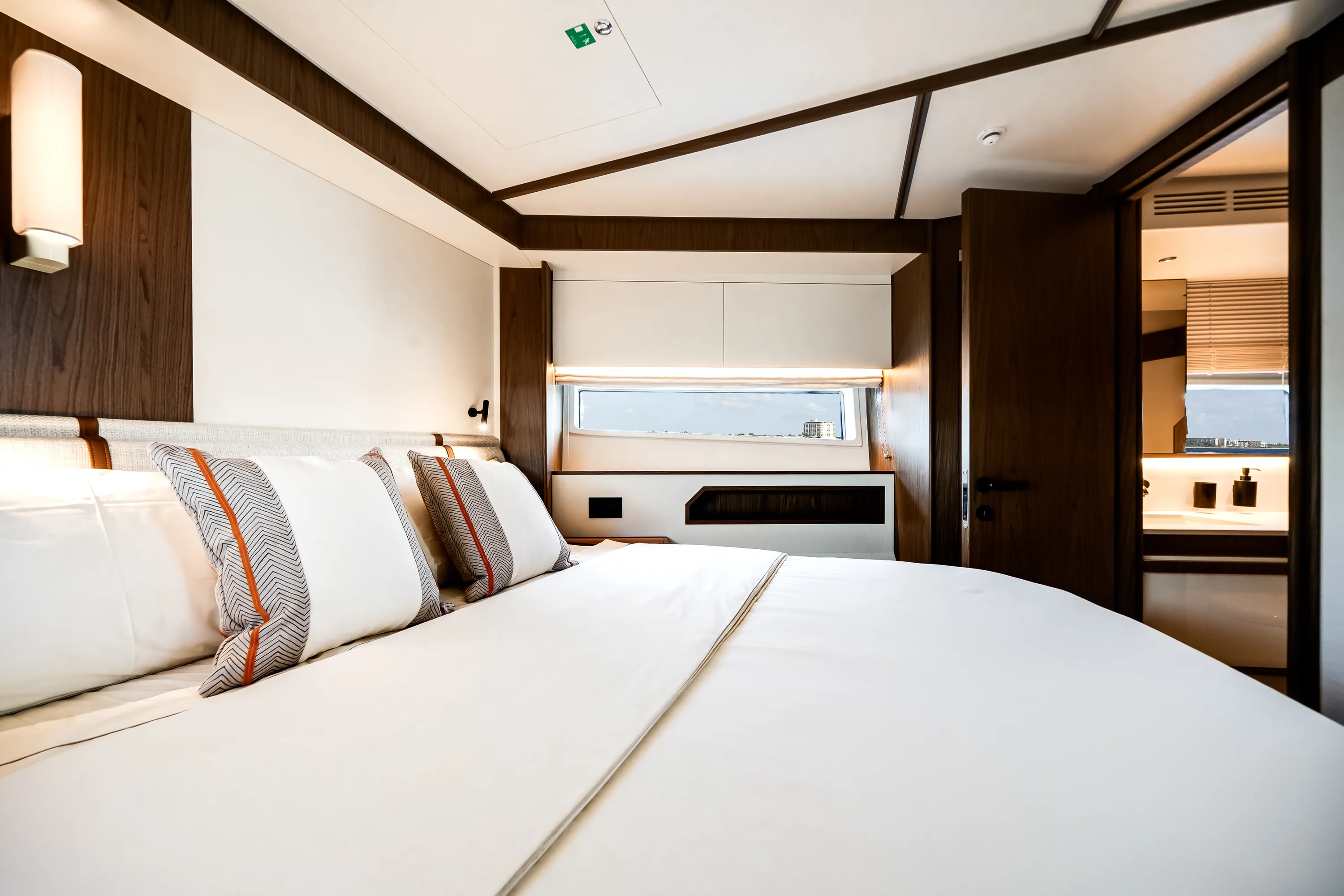 2026 Azimut
                                                             Fly 72 Image Thumbnail #11