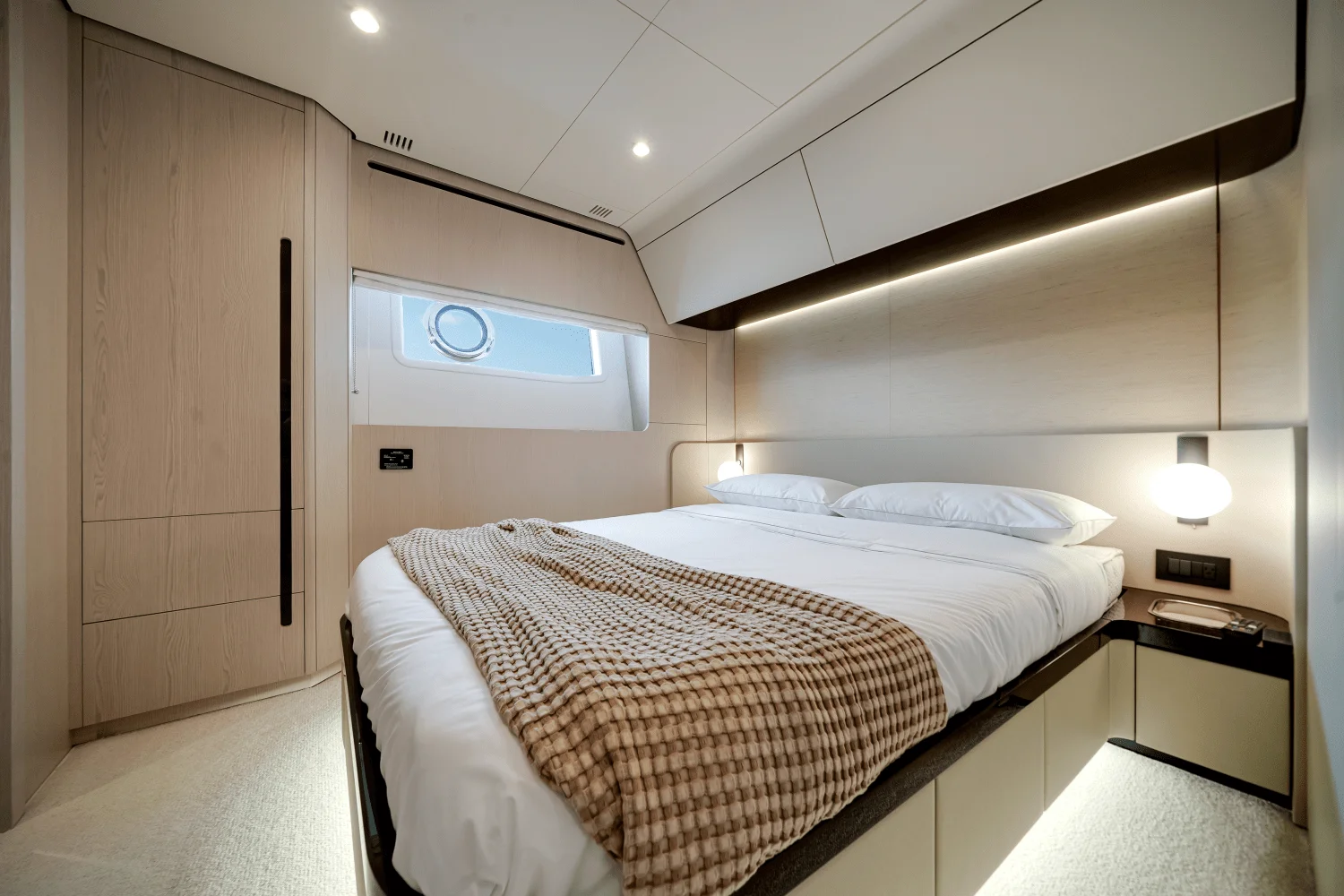 2026 Azimut Fly 78 Image Thumbnail #55