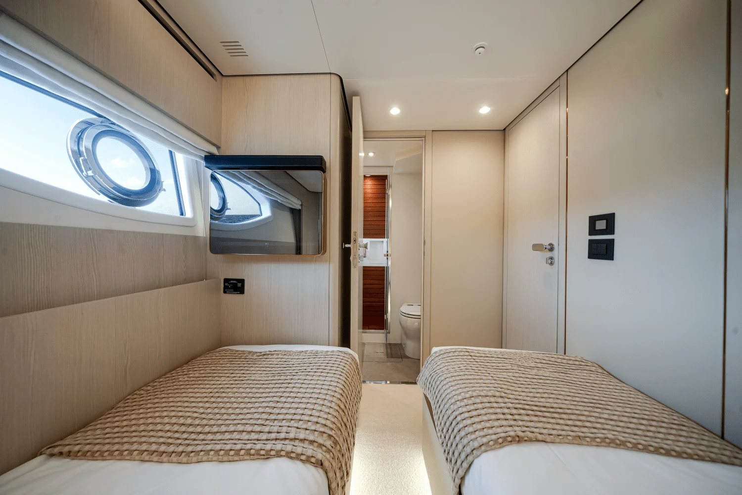 2026 Azimut Fly 78 Image Thumbnail #60