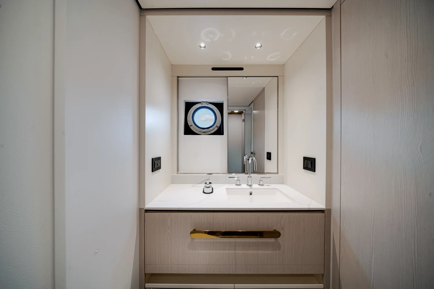 2026 Azimut Fly 78 Image Thumbnail #58