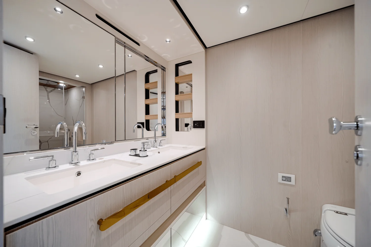 2026 Azimut Fly 78 Image Thumbnail #47