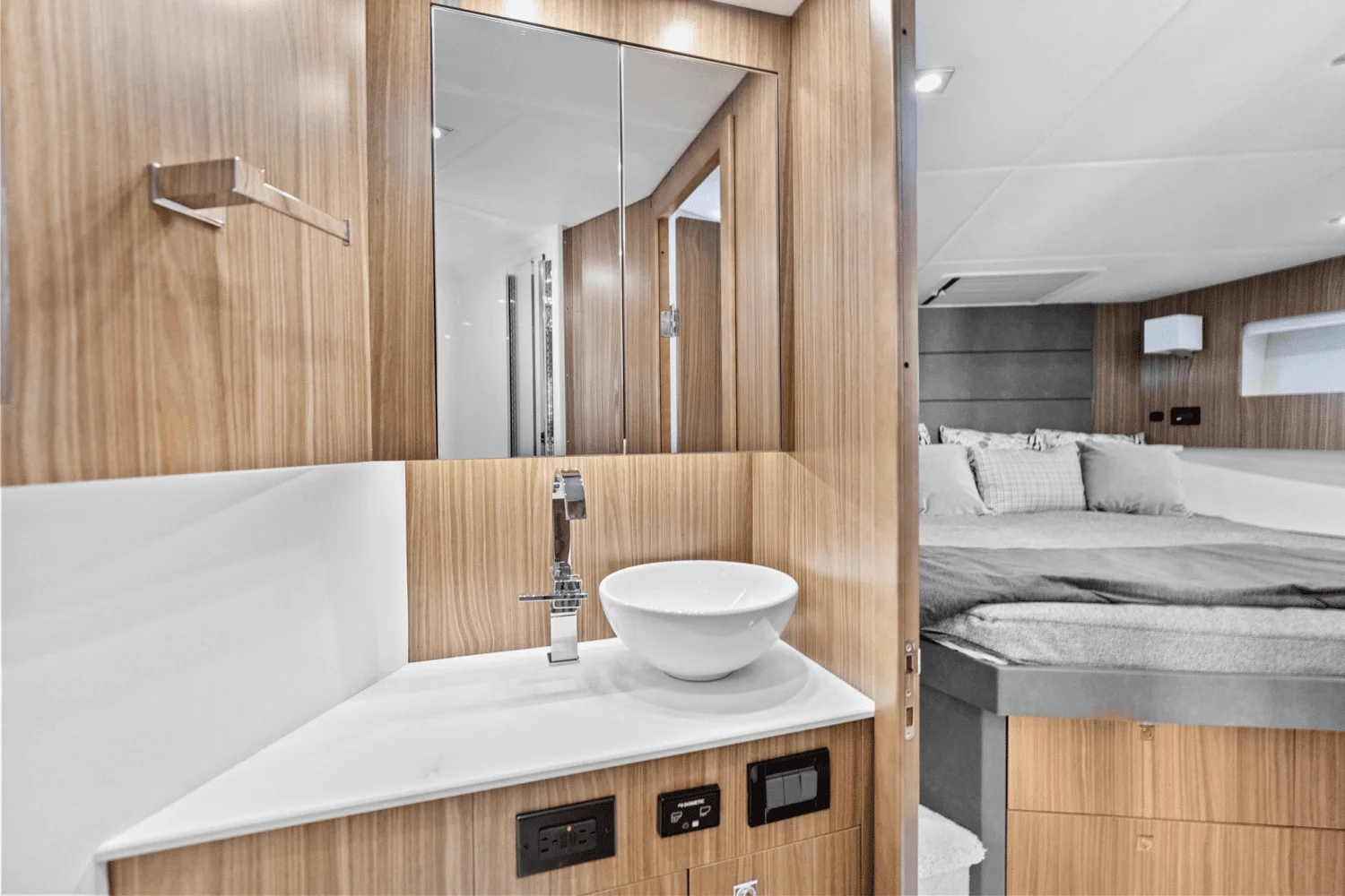 2025 Cruisers Yachts 42 Cantius Image Thumbnail #46