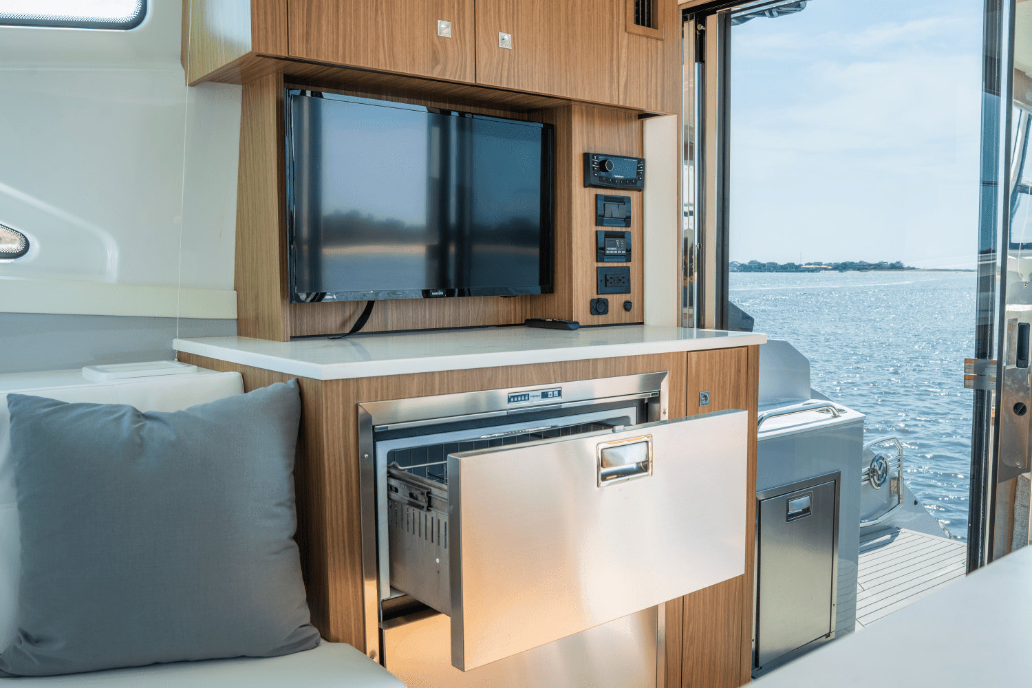 2025 Cruisers Yachts 46 Cantius Image Thumbnail #36