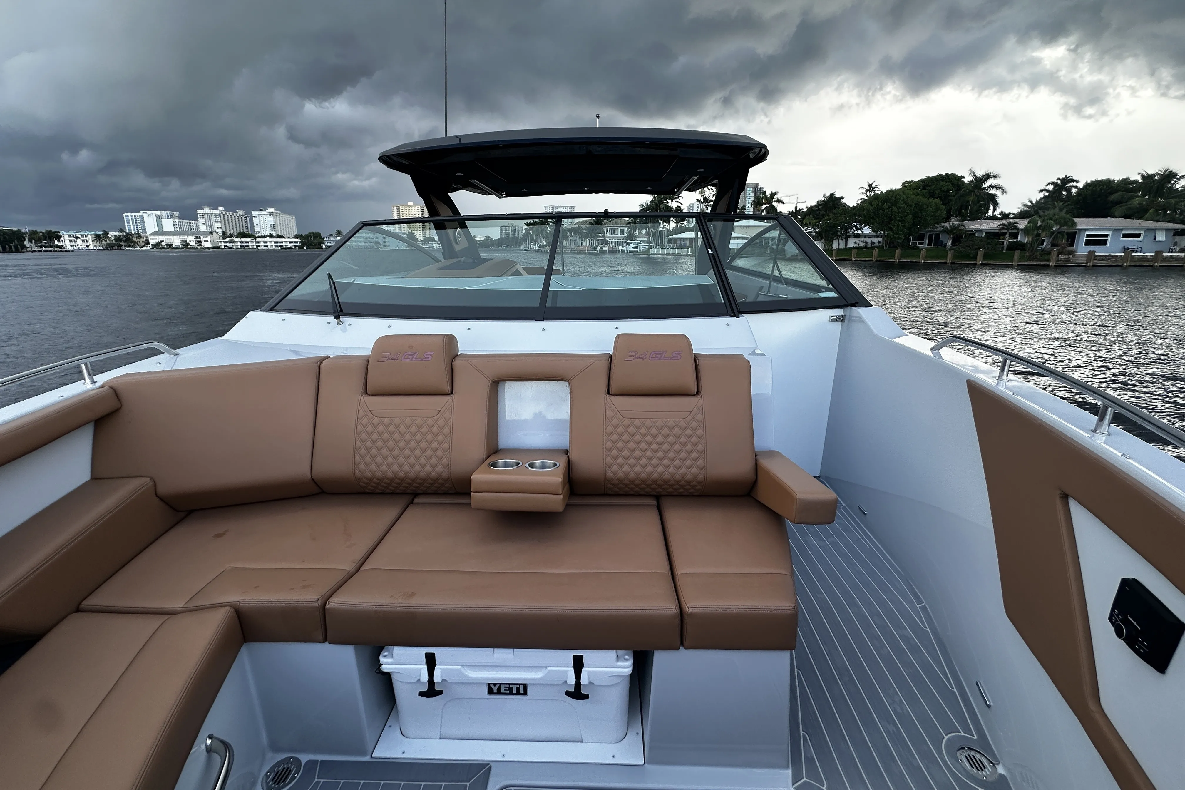 2025 Cruisers Yachts 34 GLS South Beach Outboard Image Thumbnail #45
