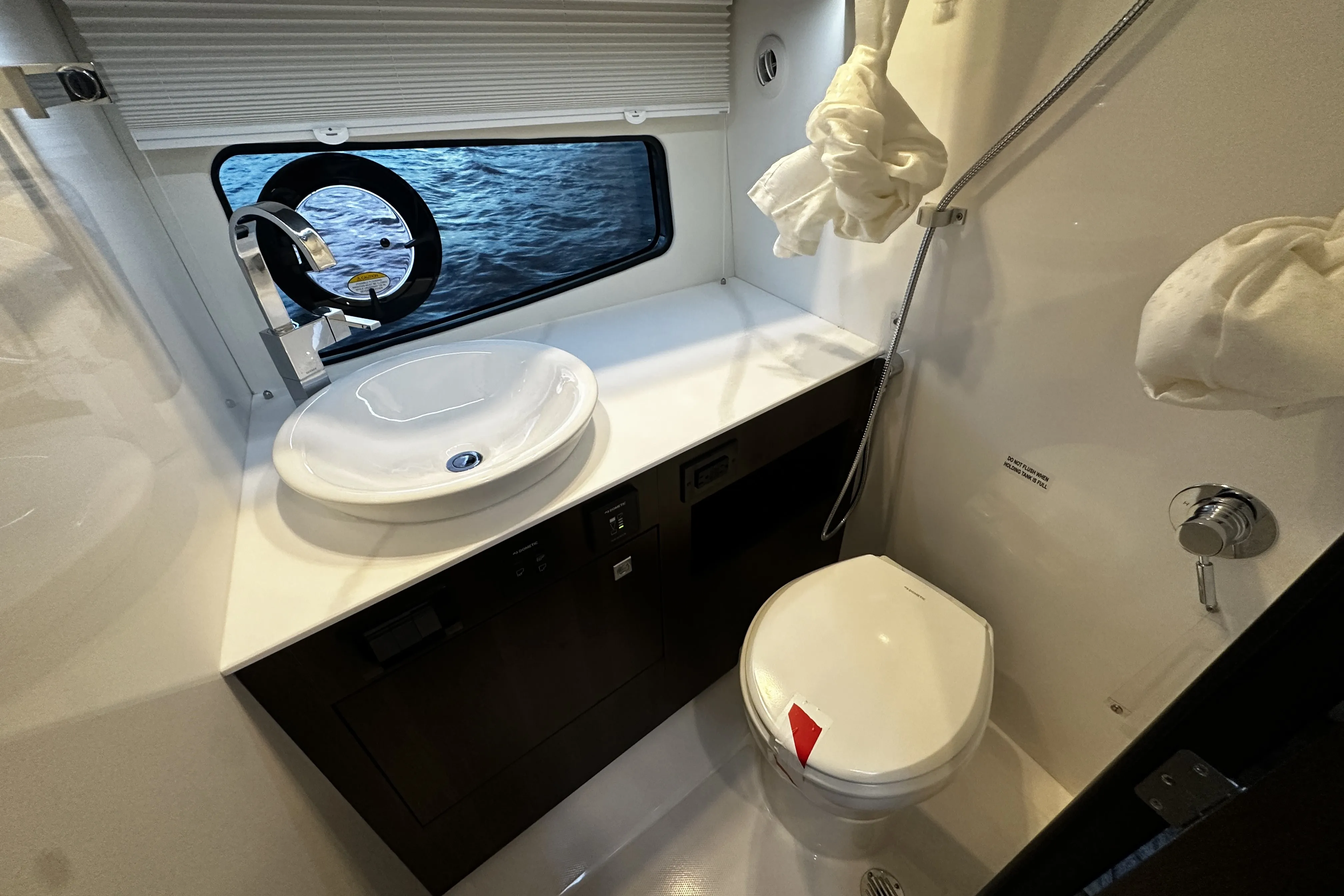 2025 Cruisers Yachts 34 GLS South Beach Outboard Image Thumbnail #53