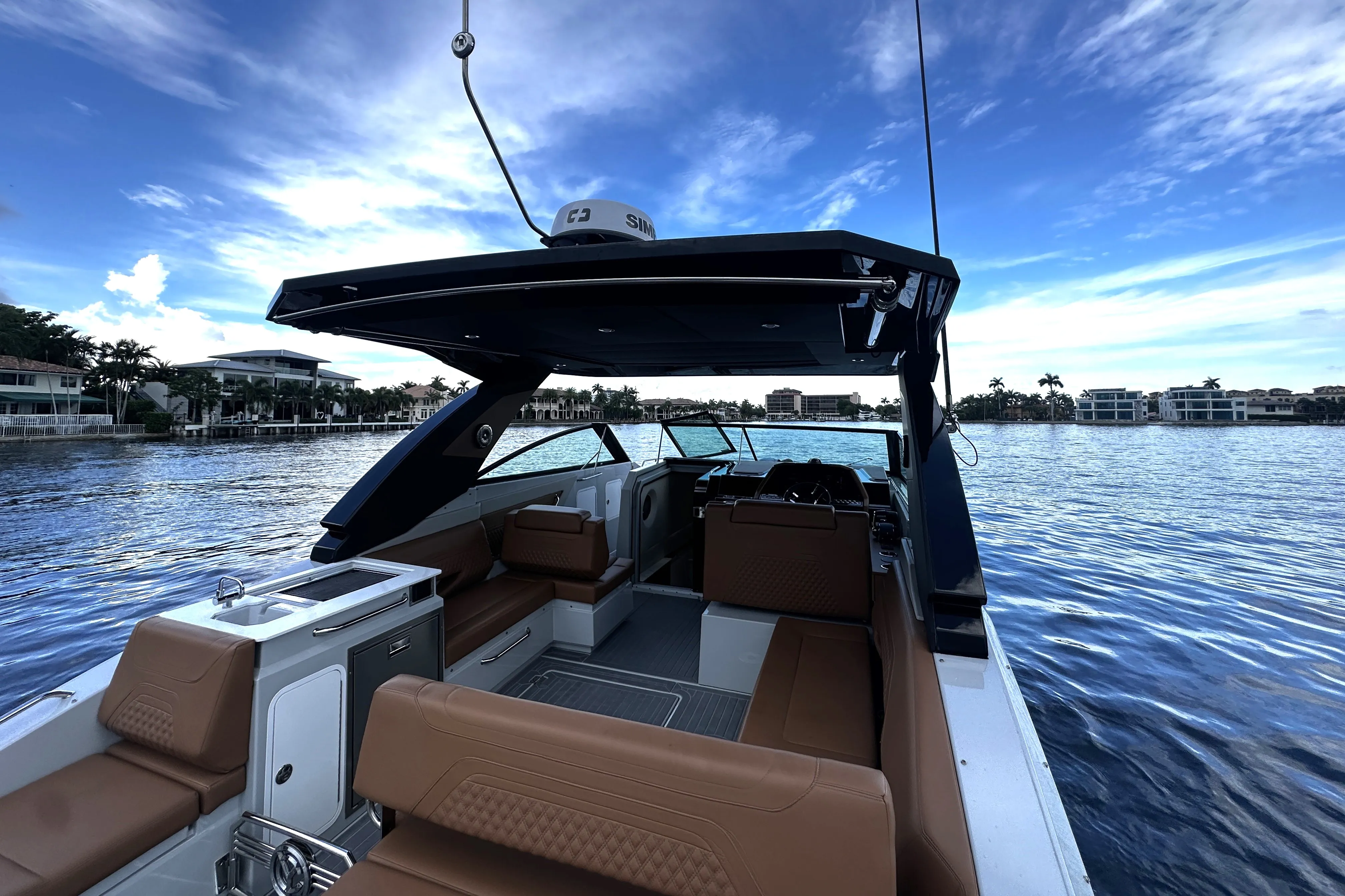 2025 Cruisers Yachts 34 GLS South Beach Outboard Image Thumbnail #24