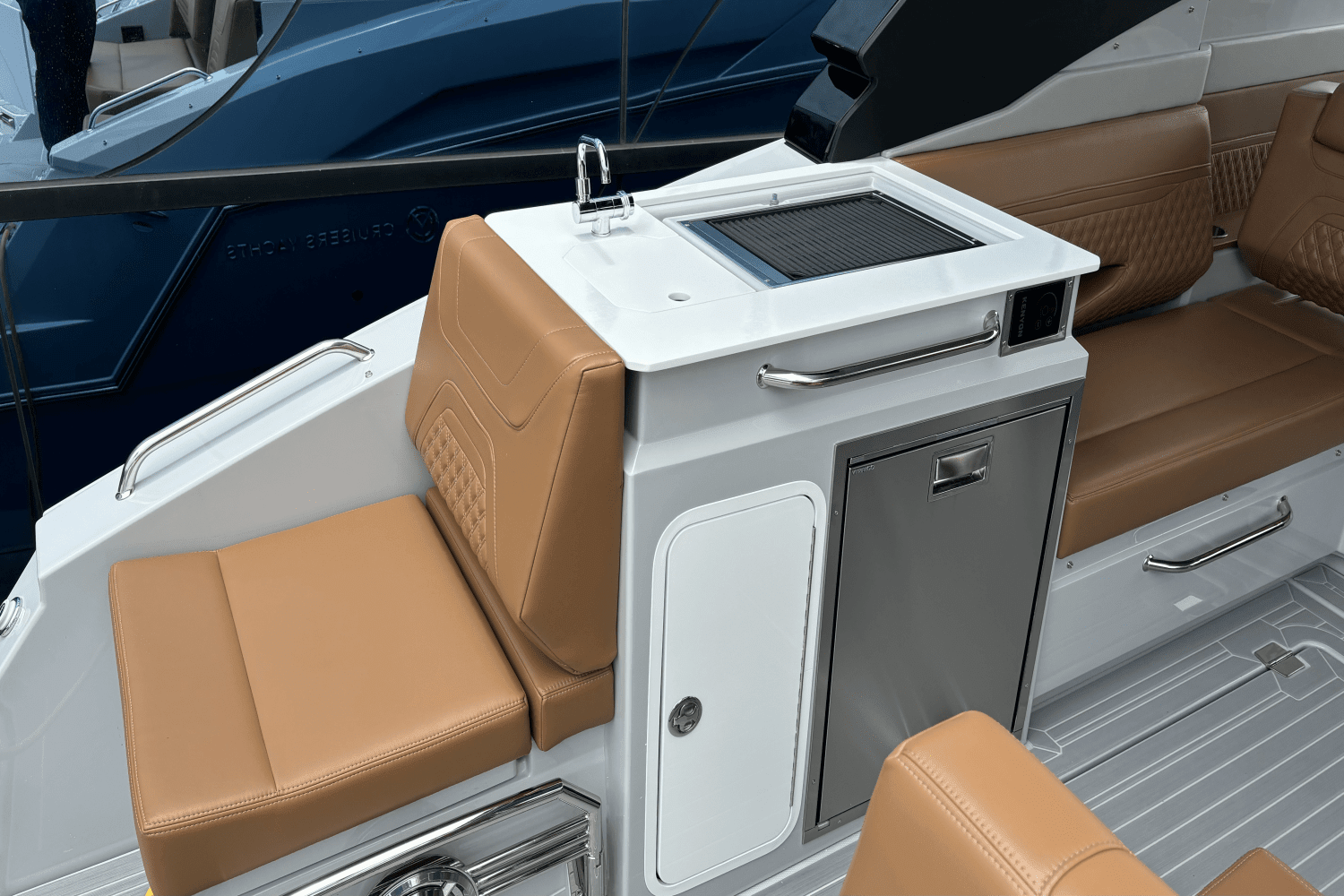 2025 Cruisers Yachts 34 GLS South Beach Outboard Image Thumbnail #11