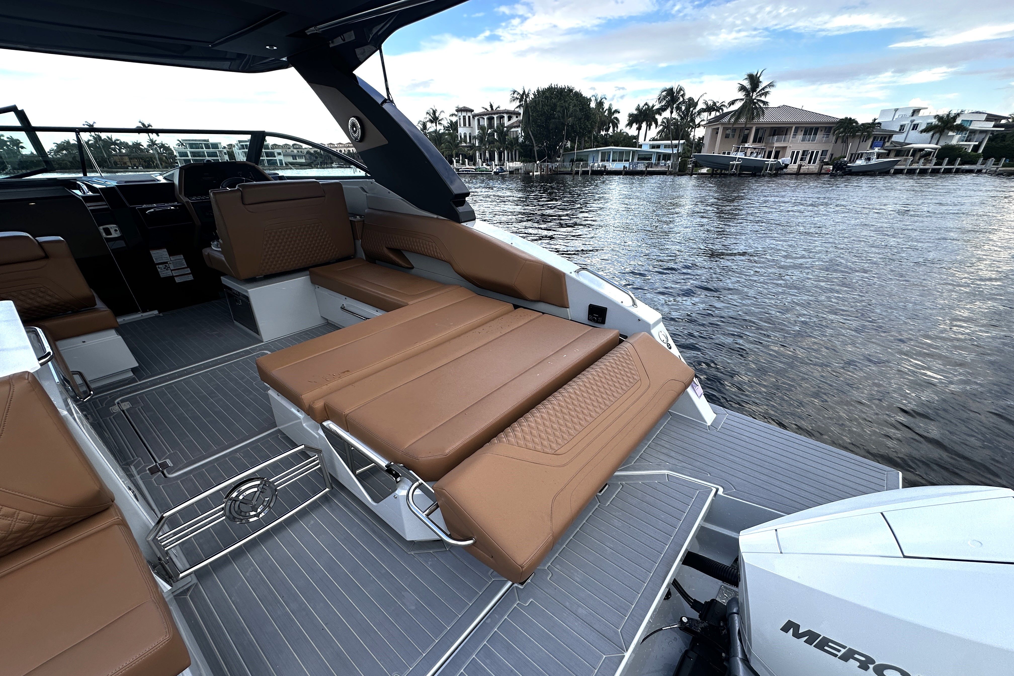 2025 Cruisers Yachts 34 GLS South Beach Outboard Image Thumbnail #28