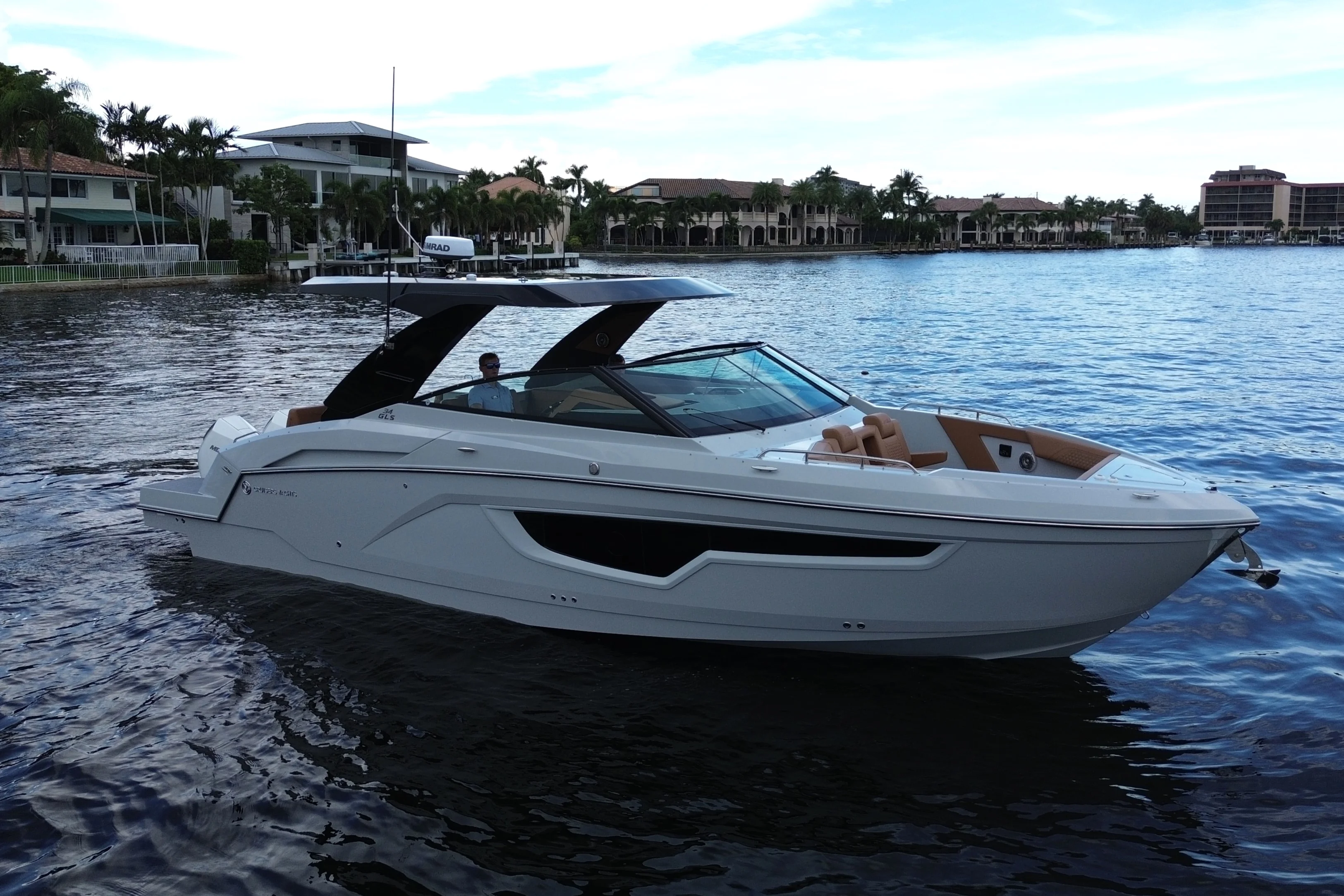 2025 Cruisers Yachts 34 GLS South Beach Outboard Image Thumbnail #15