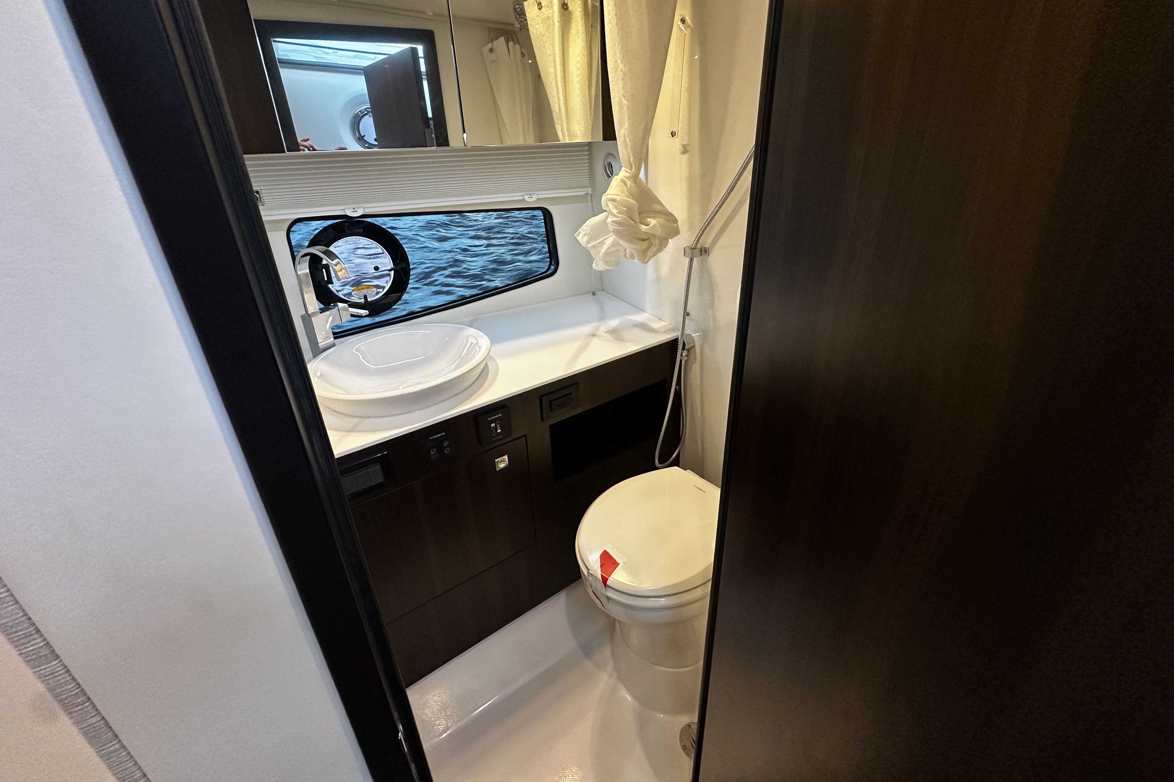 2025 Cruisers Yachts 34 GLS South Beach Outboard Image Thumbnail #52