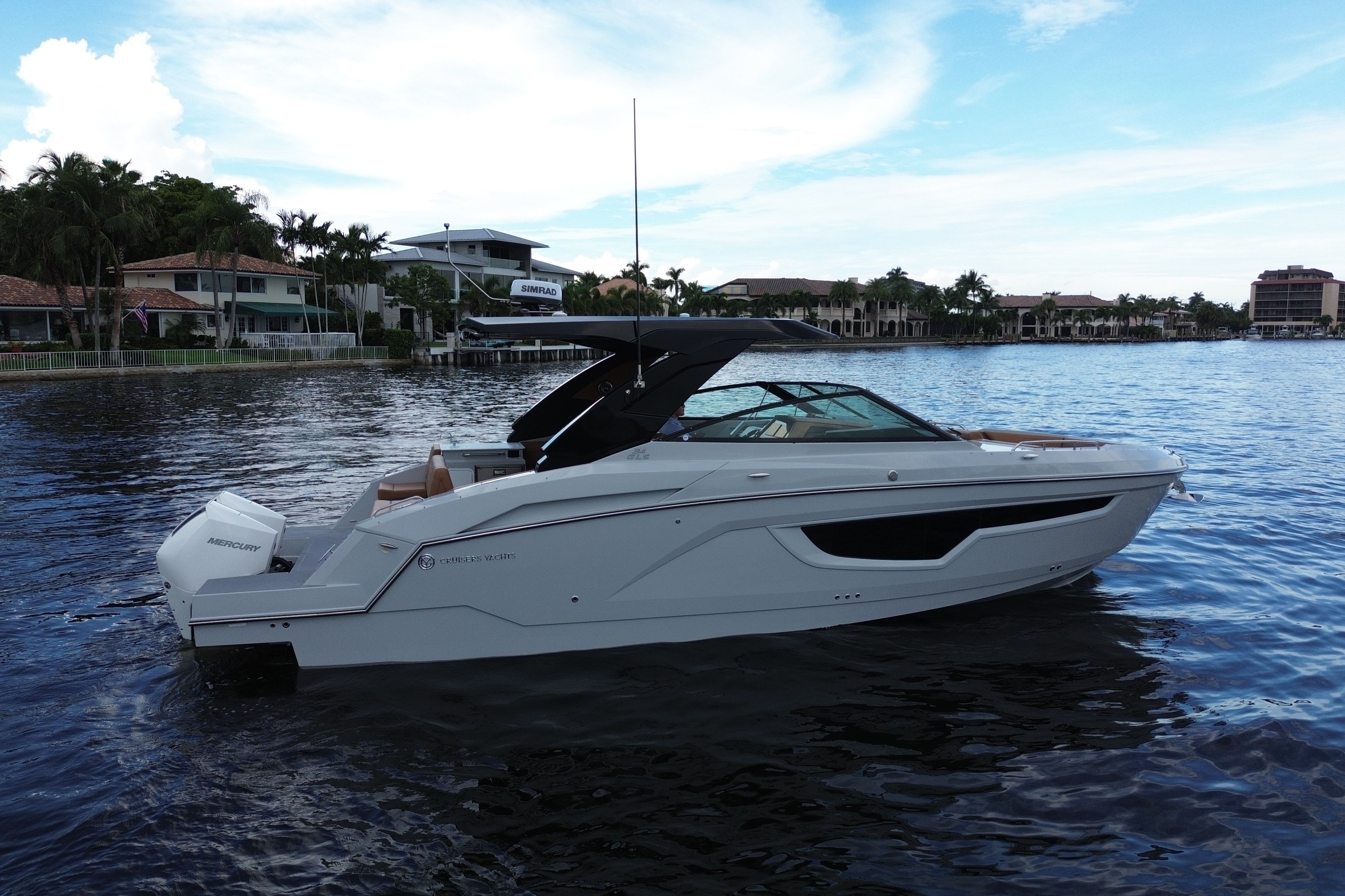 2025 Cruisers Yachts 34 GLS South Beach Outboard Image Thumbnail #12