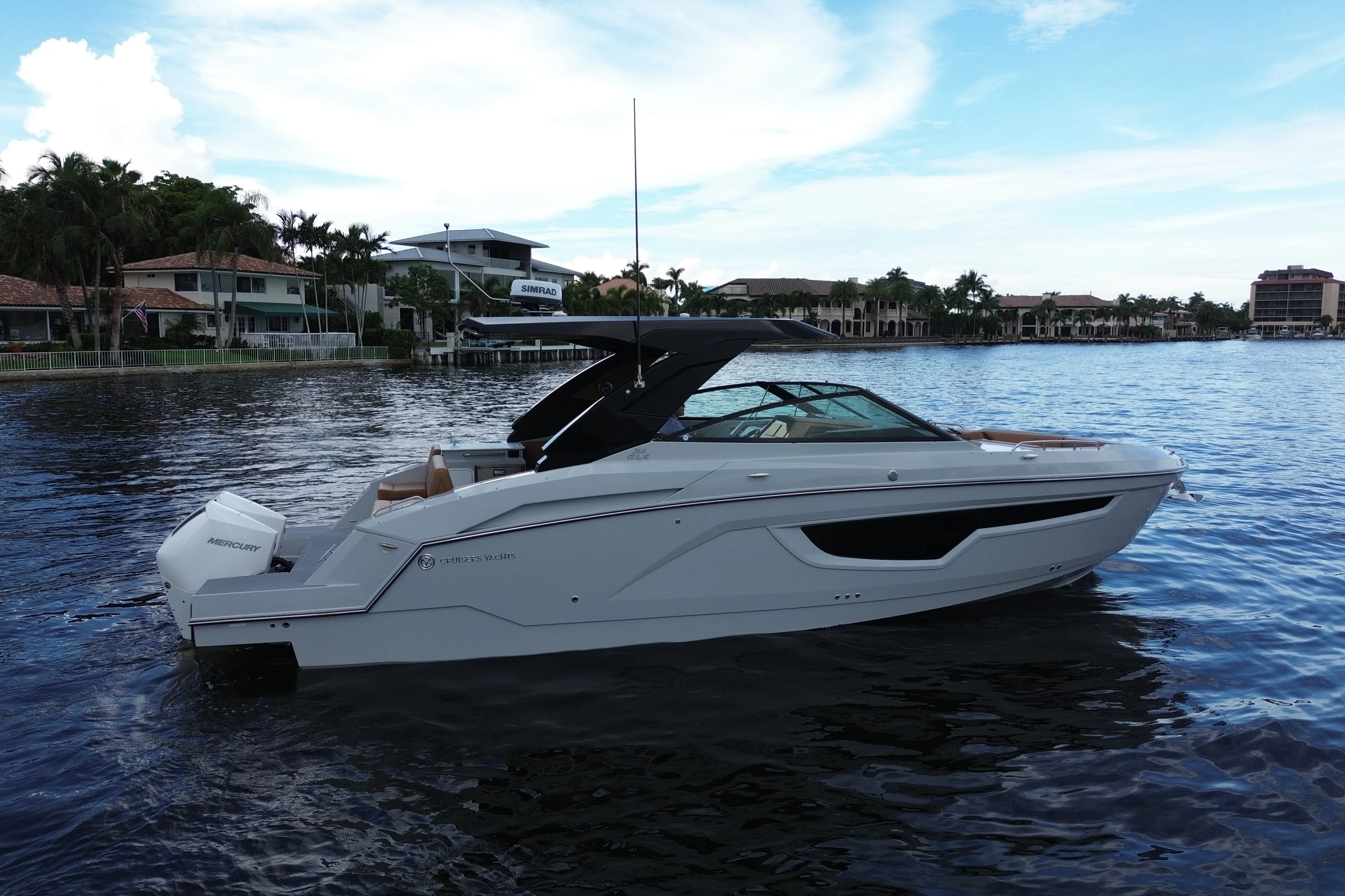 2025 Cruisers Yachts 34 GLS South Beach Outboard Image Thumbnail #12