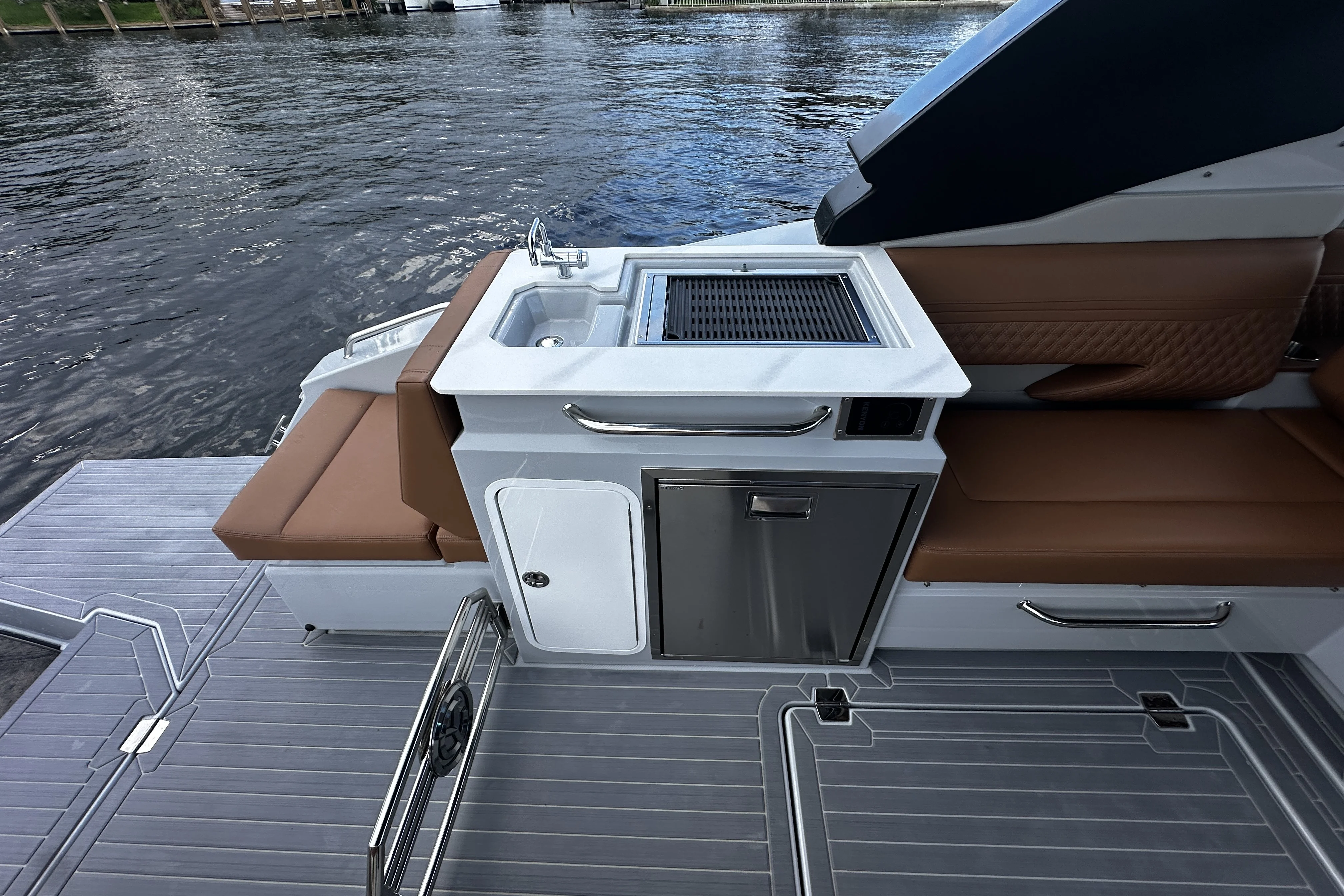 2025 Cruisers Yachts 34 GLS South Beach Outboard Image Thumbnail #29